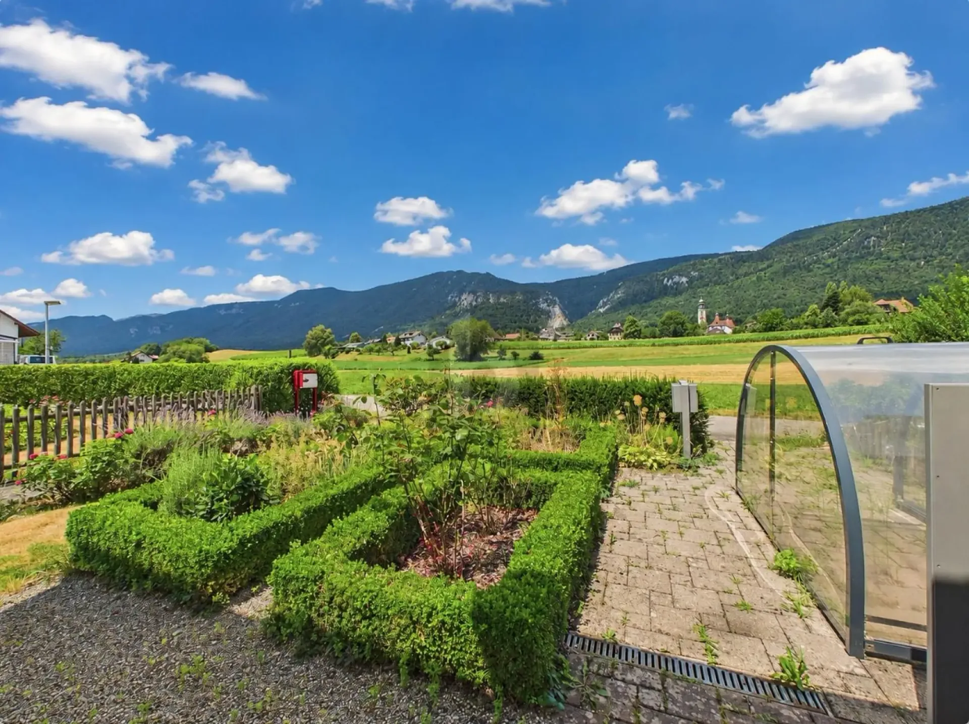 RUHEPOL MIT JURA- UND ALPENPANORAMA