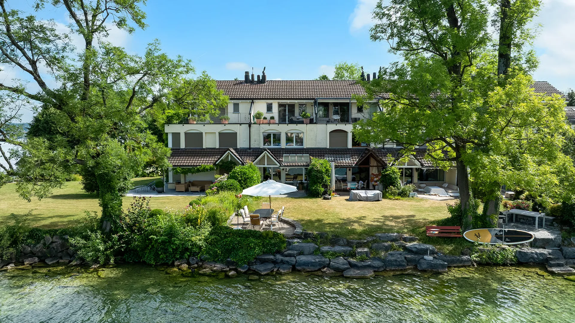 Rêve de maison avec accès direct au lac