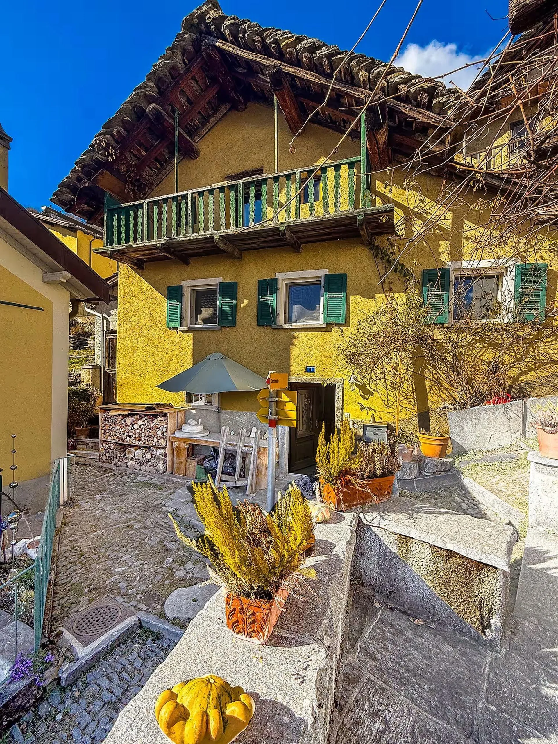 Charmantes Reihenhaus in Santa Maria Calanca mit Panoramablick