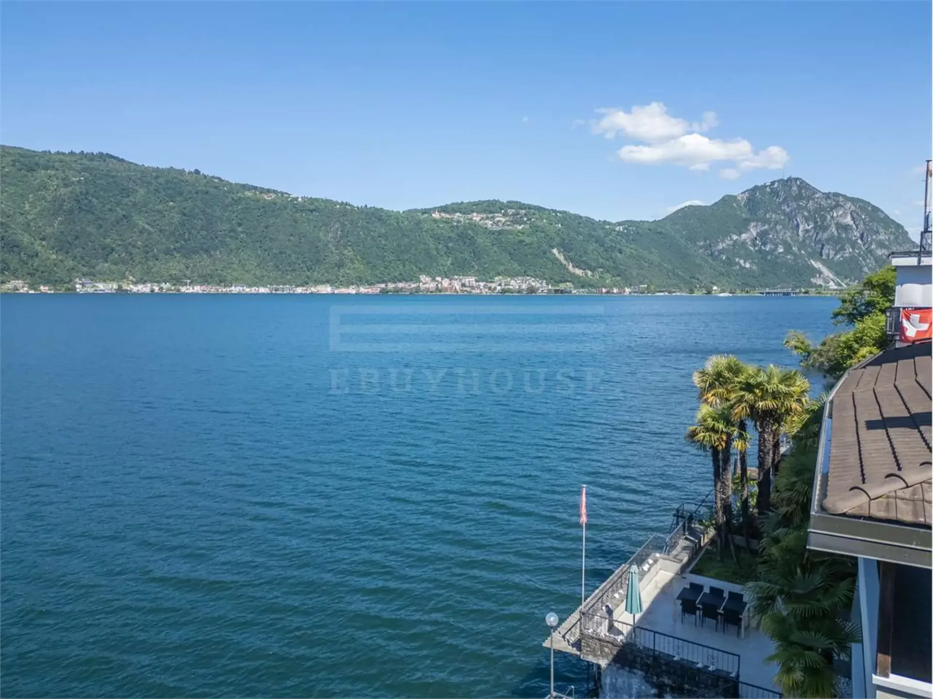 Exklusive Villa in Bissone direkt am Wasser