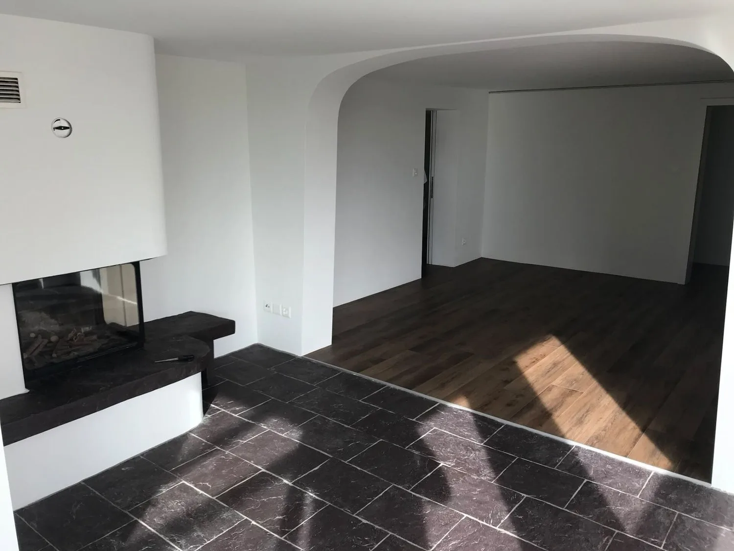 Ruhige Hanglage im Weinberg: Exklusive 4-Zimmer-Wohnung mit grosszügigem Parkangebot