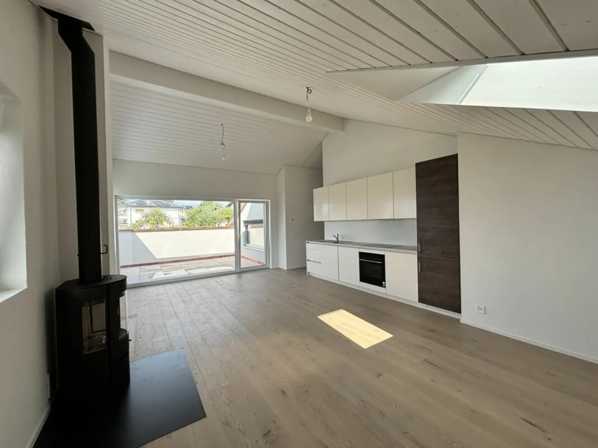Schönes neues Apartment im Dachgeschoss mit Seeblick