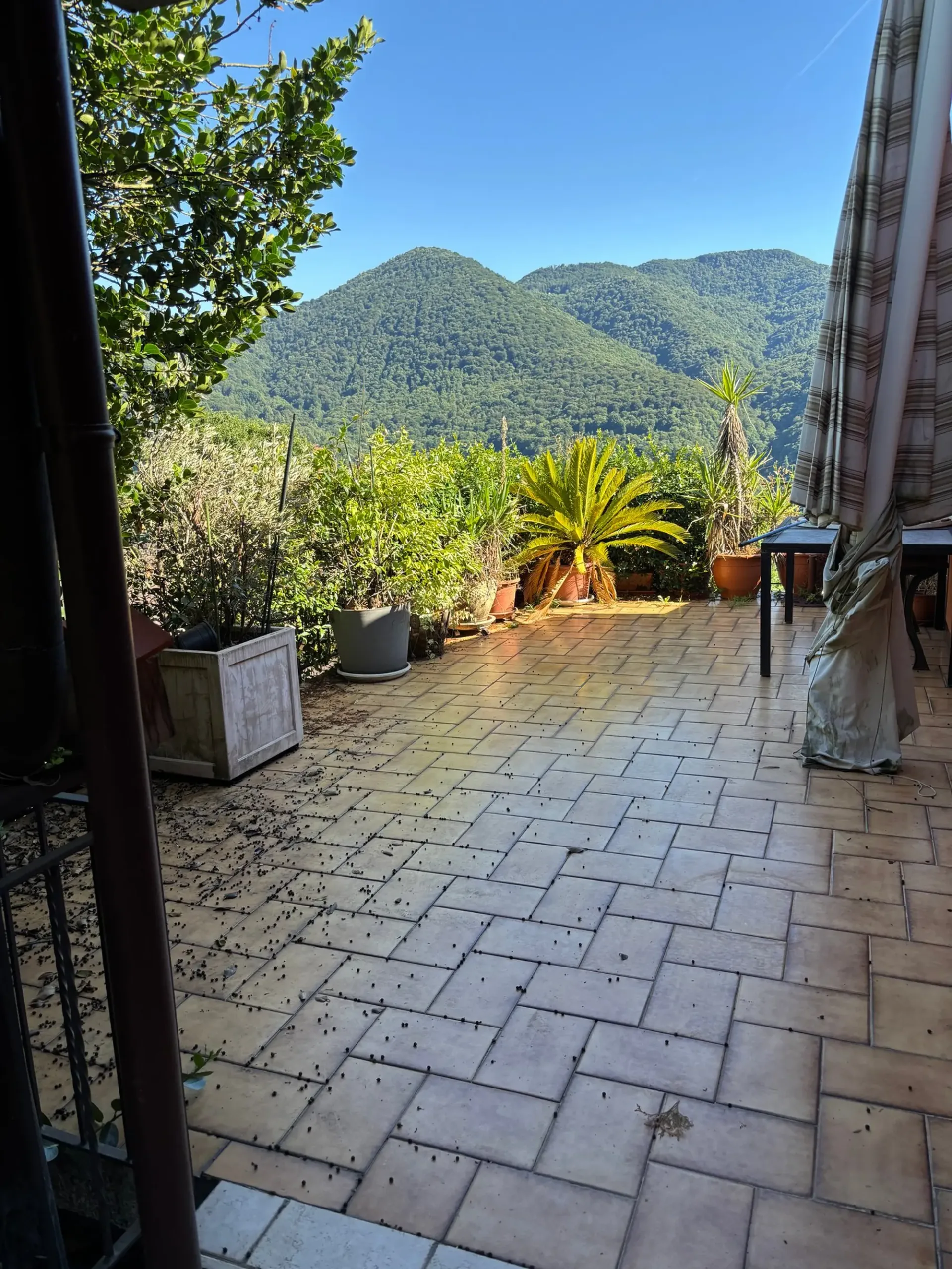 Casa indipendente con terrazzo, vista aperta e piccolo giardino