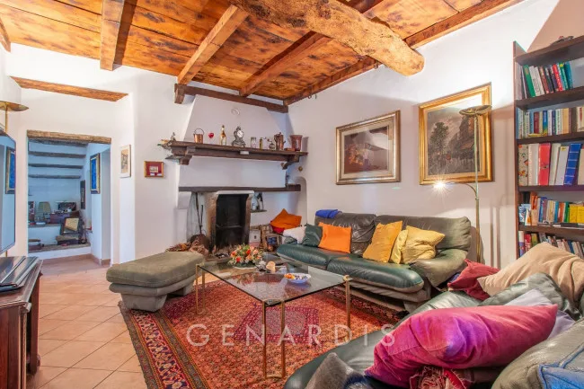 Prächtiges 8-Zimmer-Haus in Pura mit sonnigem Terrassenbereich