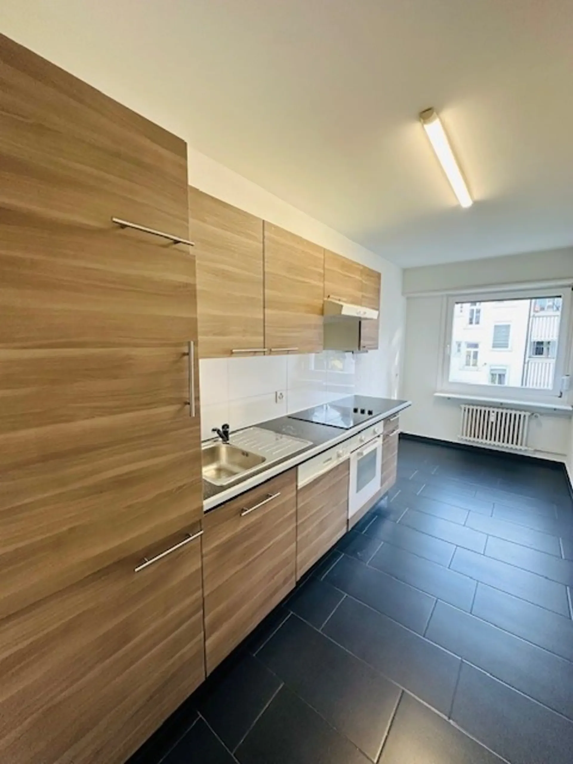 Bright 2.5-room apartment on Dornacherstrasse in Basel