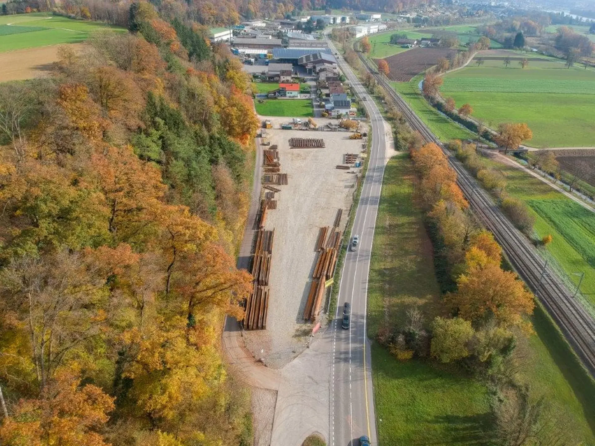 Aussen-Lagerflächen (ca. 1'000 m2) an verkehrsgünstiger Lage