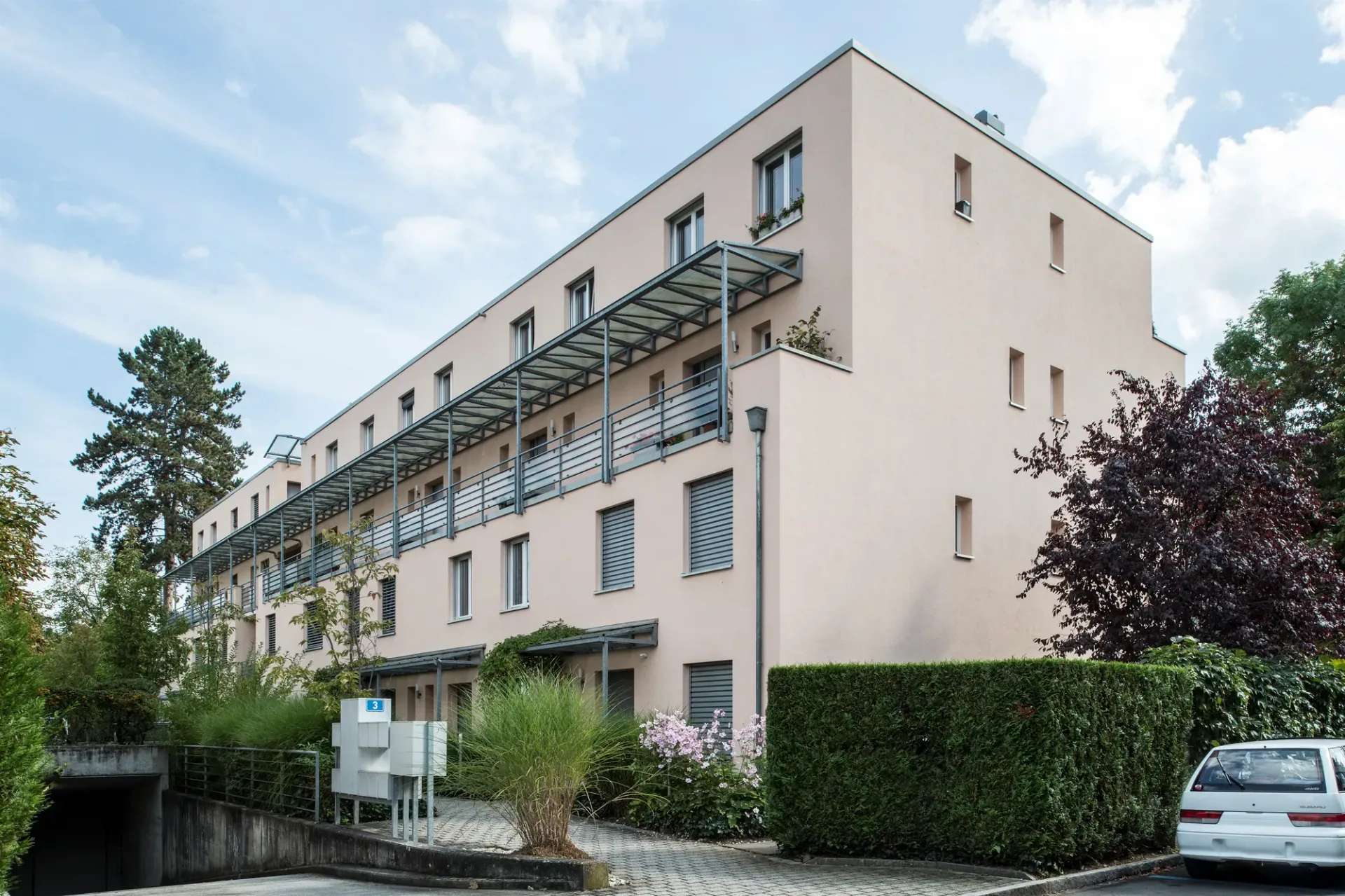 Einstellplatz an zentraler Lage in Riehen zu vermieten