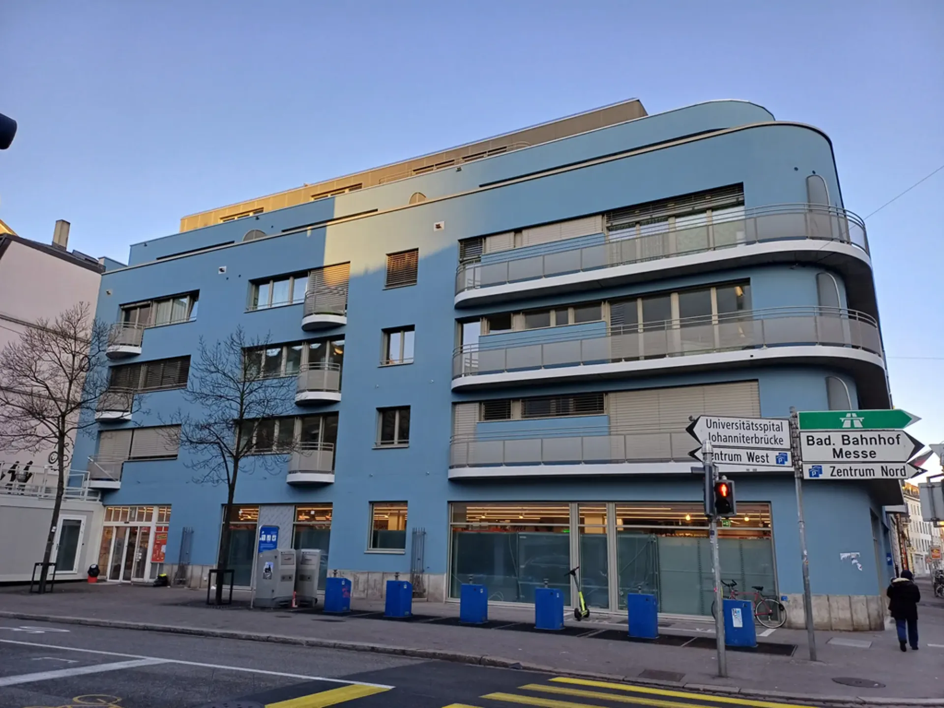 Great 2-room apartment with 2 balconies for rent!