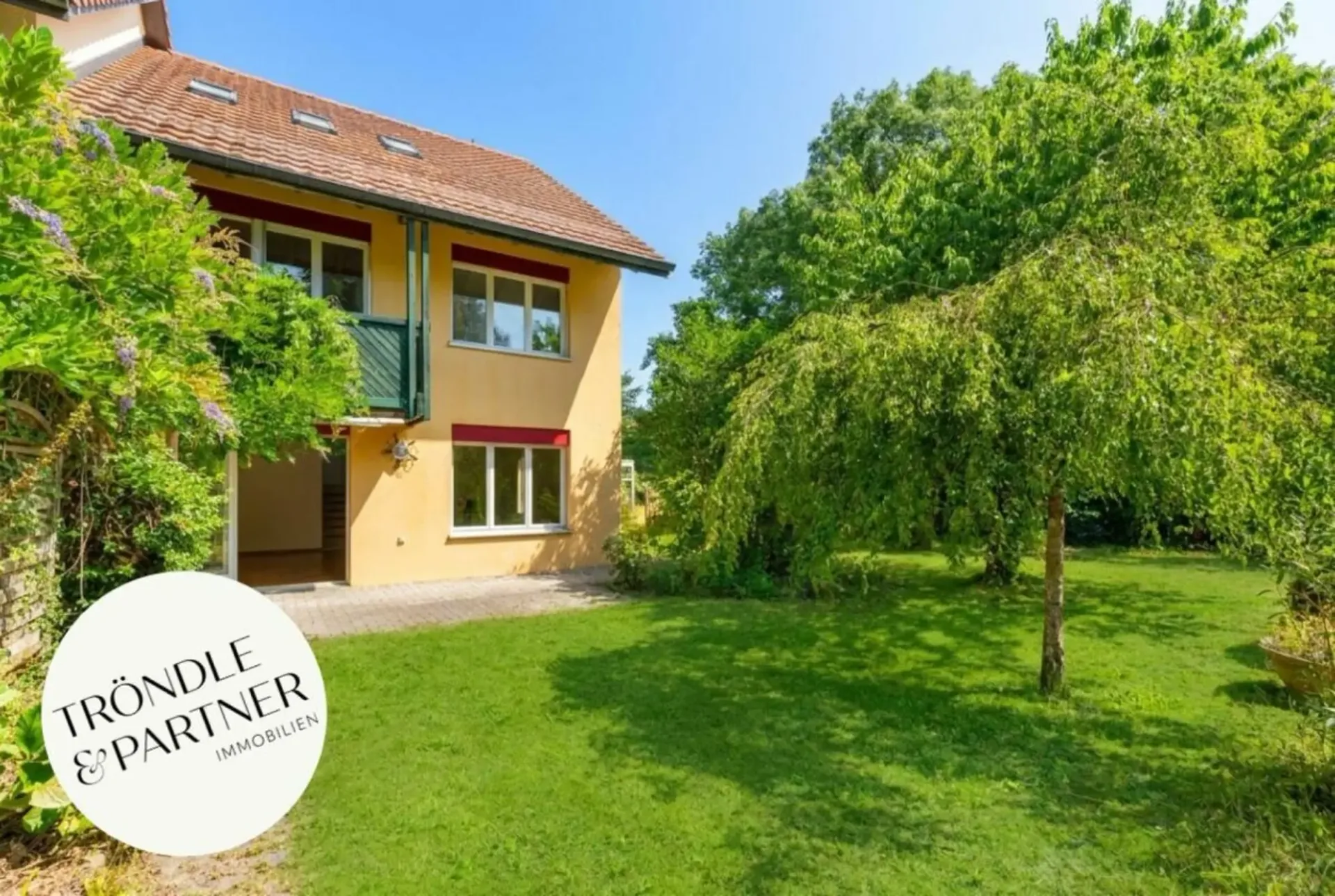 Casa angolare di 5,5 locali con grande giardino e potenziale