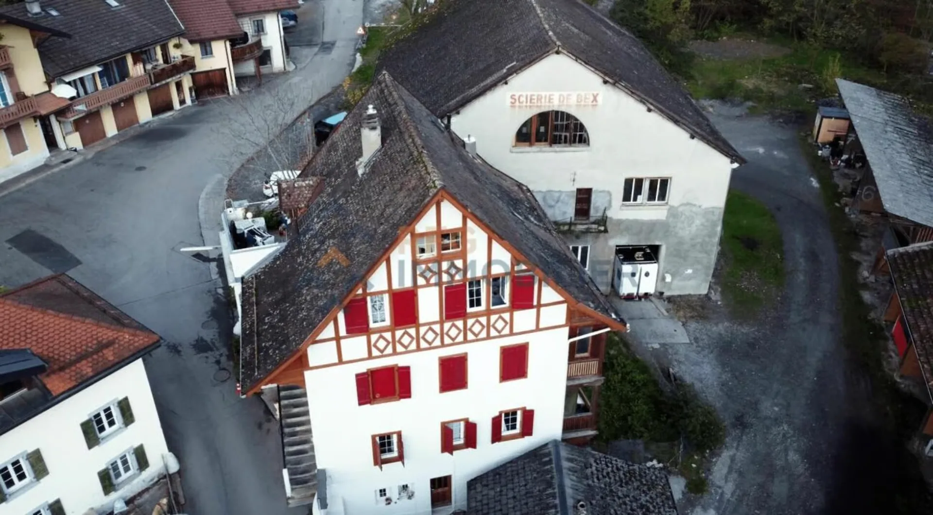 Mischgebäude in Bex