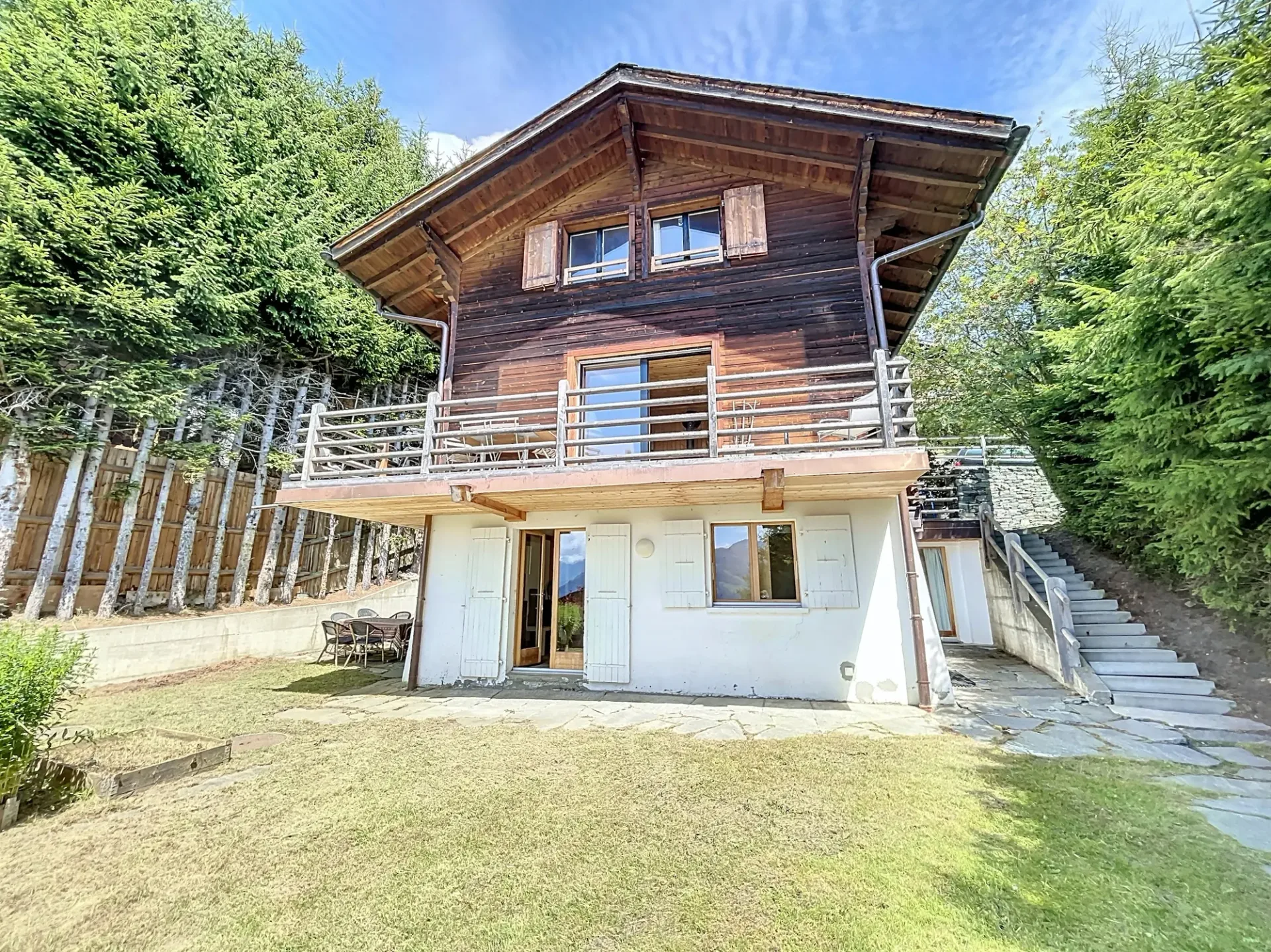 CHALET MIT 3 WOHNUNGEN