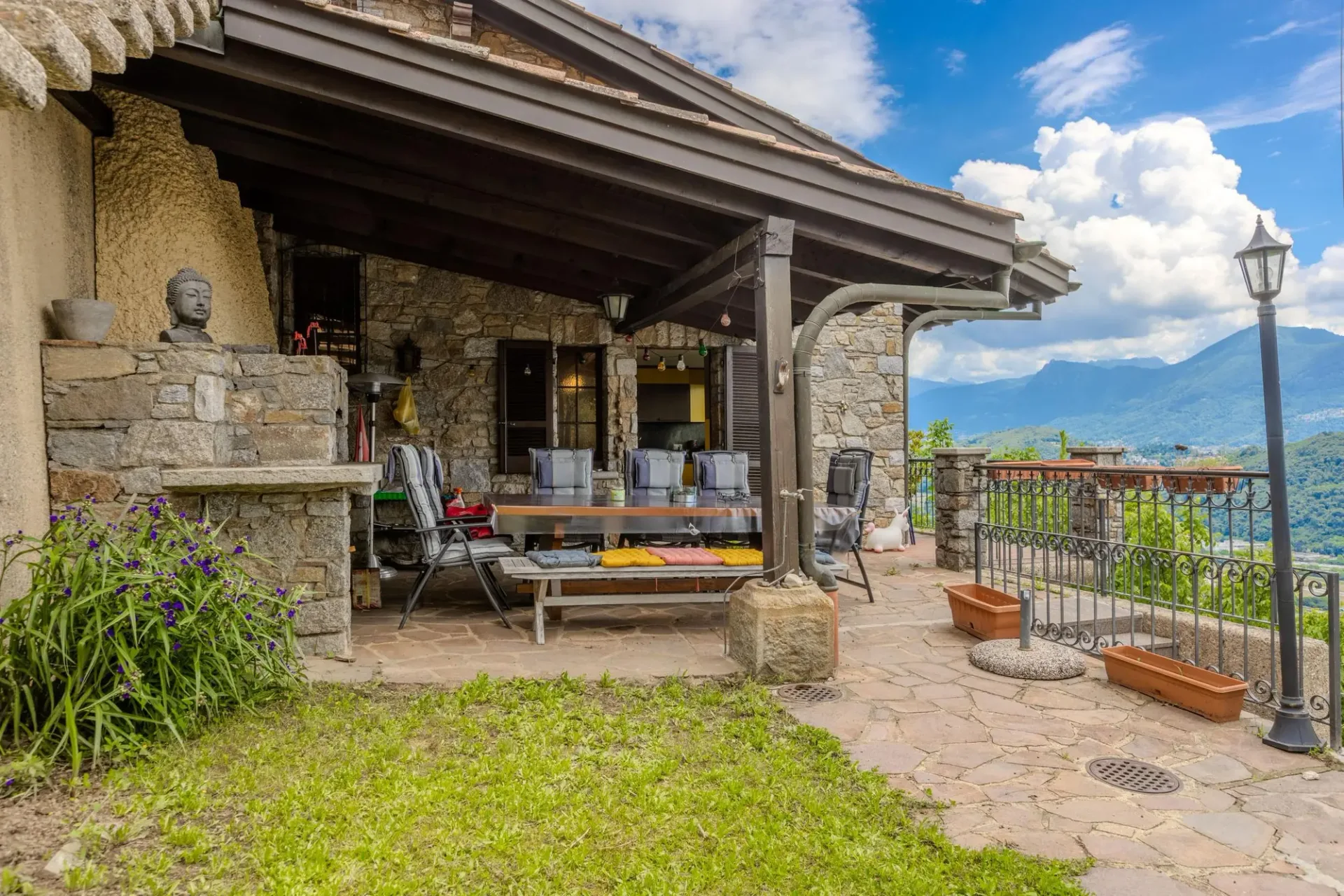 Große Villa mit 7 Zimmern und herrlichem Seeblick in Cimo-Bioggio