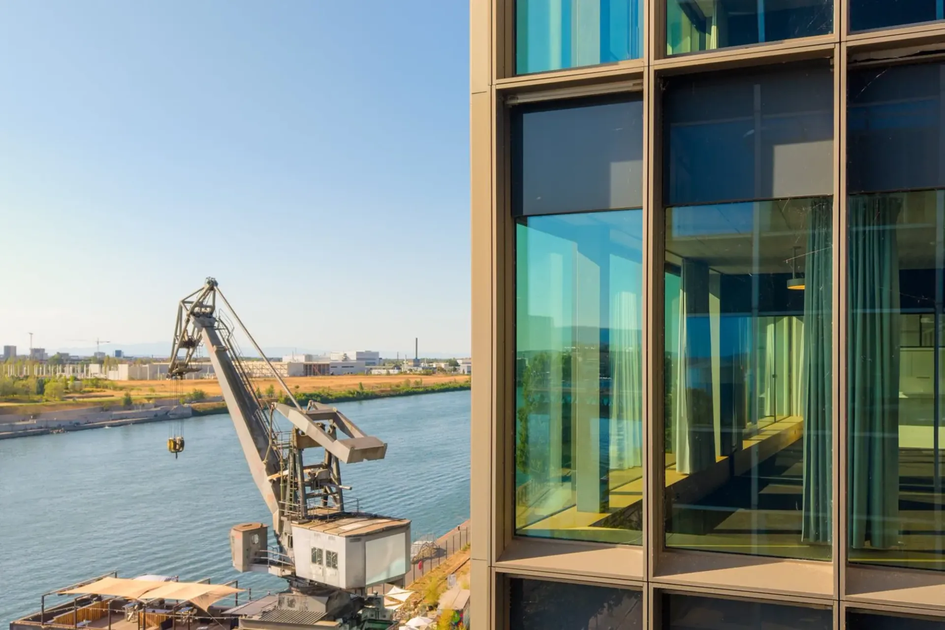 Office spaces from 2'000 m² directly on the Rhine