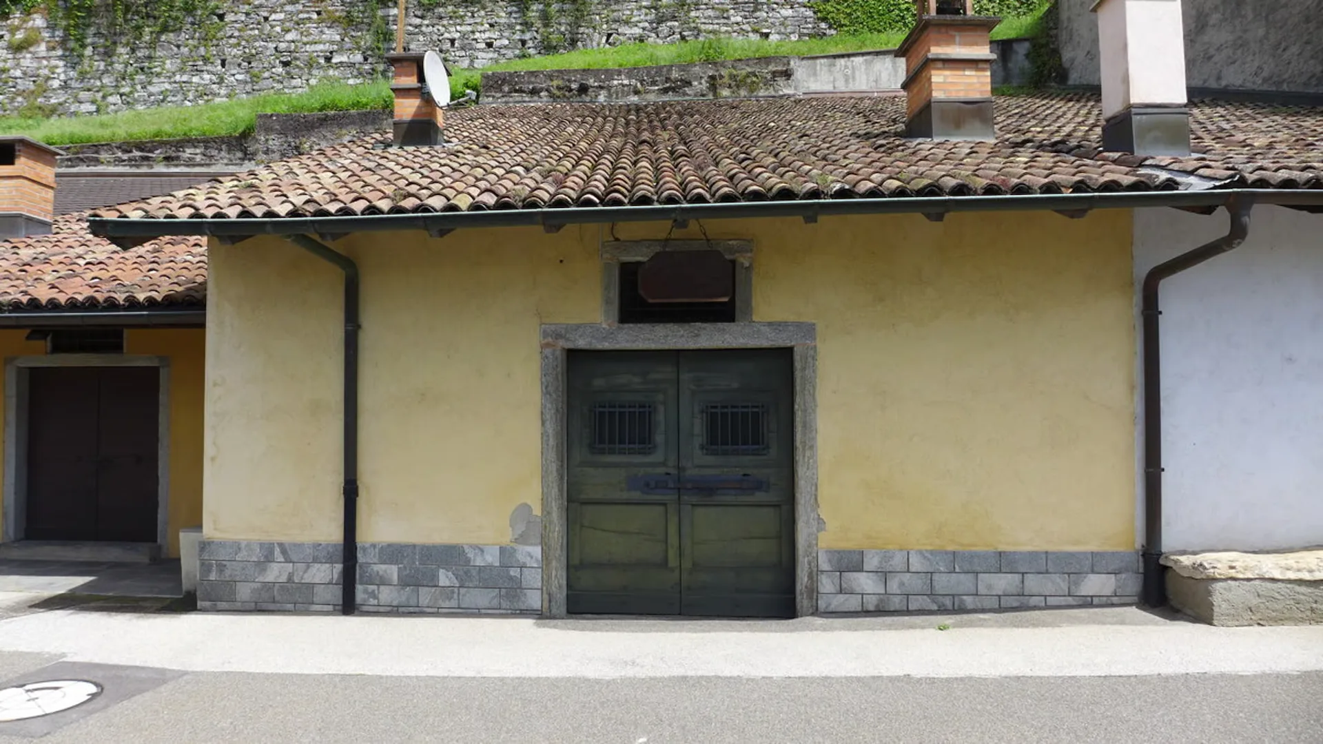 MENDRISIO EIN WINKEL VON GESCHICHTE, CHARAKTERISTISCHER WEINKELLER UND FASCINIEREND AUS ANDEREN ZEITEN