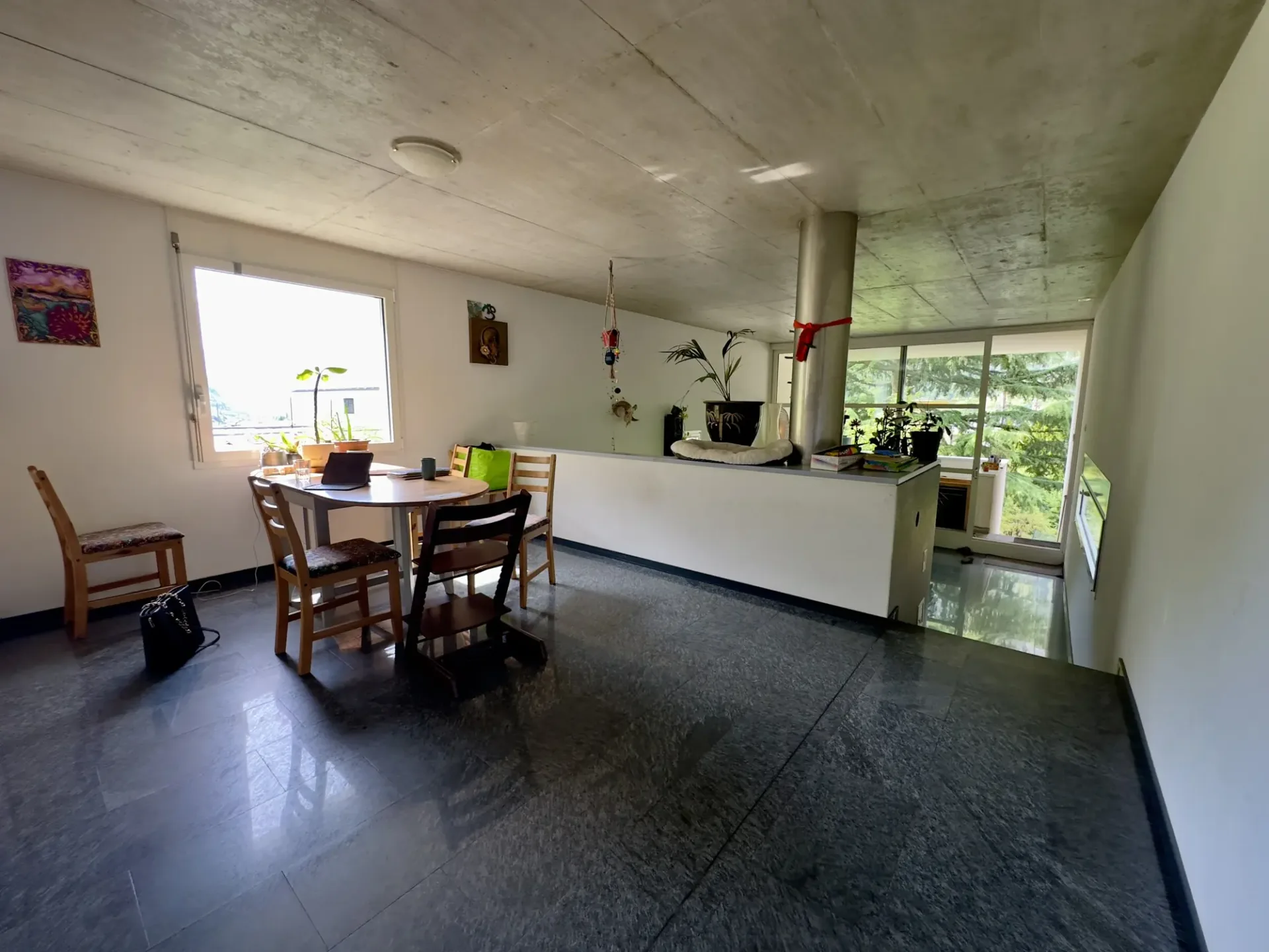 CASA UNIFAMILIARE DI 7 LOCALI CON AMPIO GIARDINO A GIORNICO