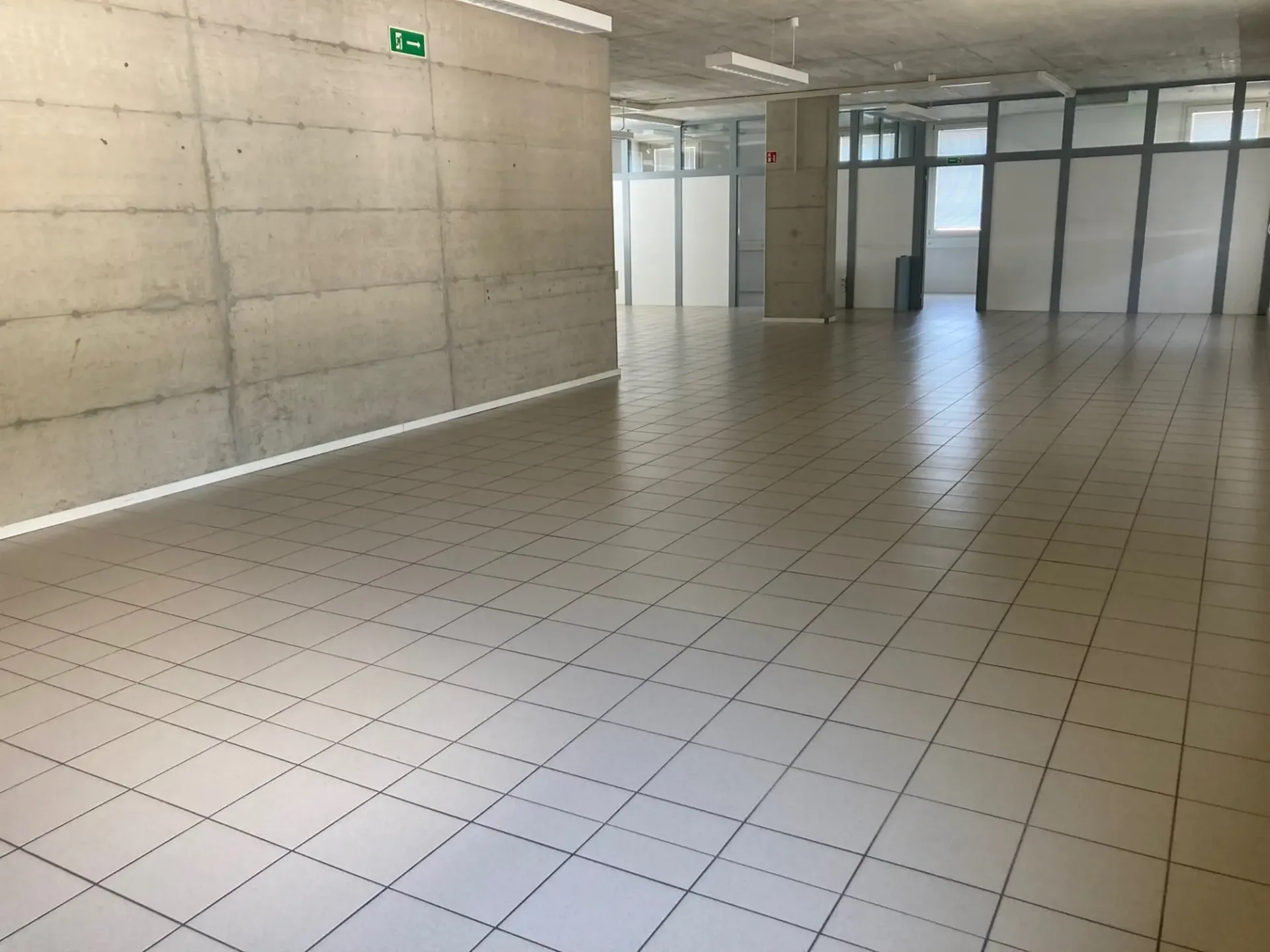Modernes Büro mit 4 Räumen in Mezzovico