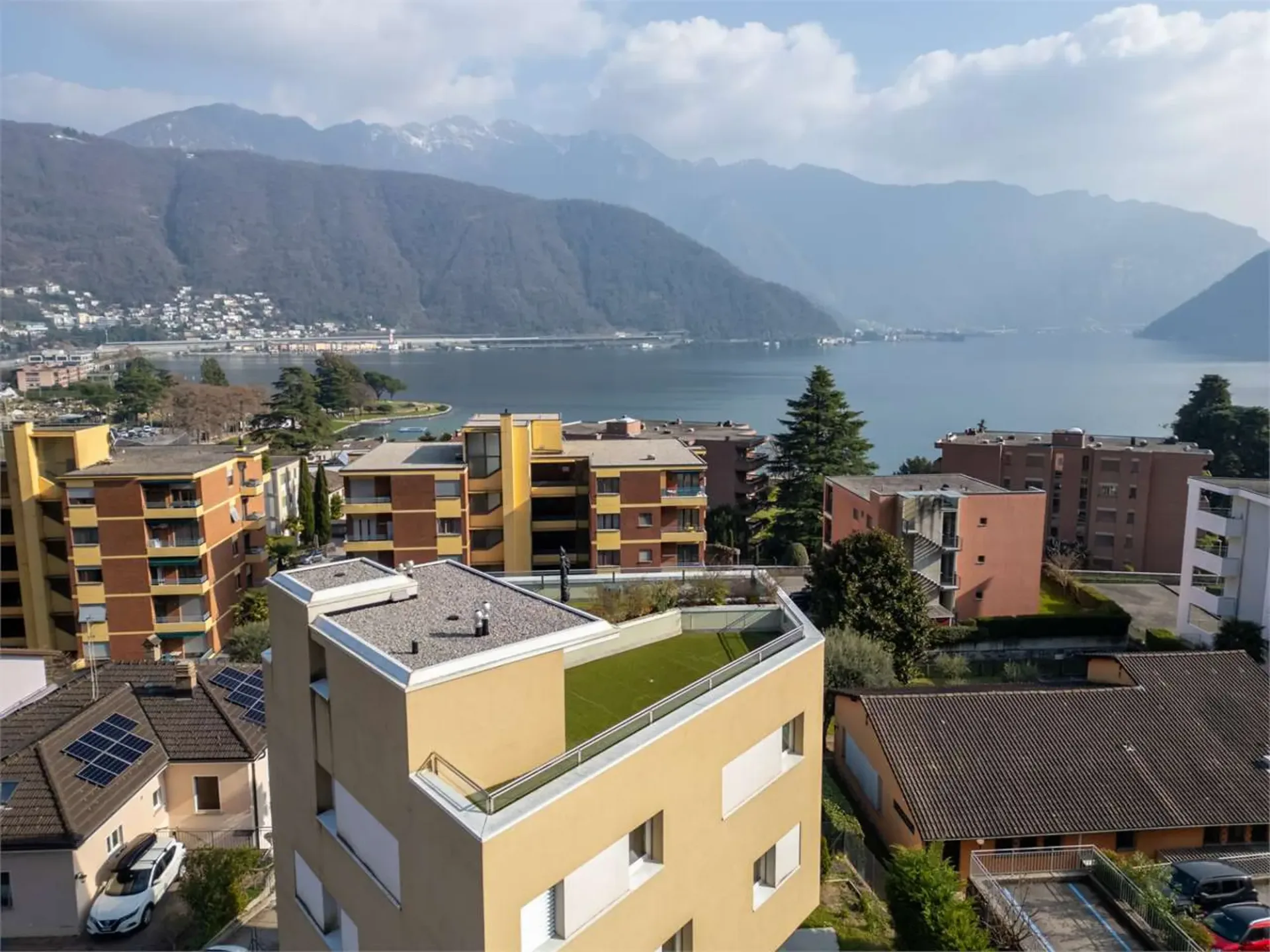 Melide - modernes 4.5-Zimmer-Wohnung mit Seeblick und Dachgarten