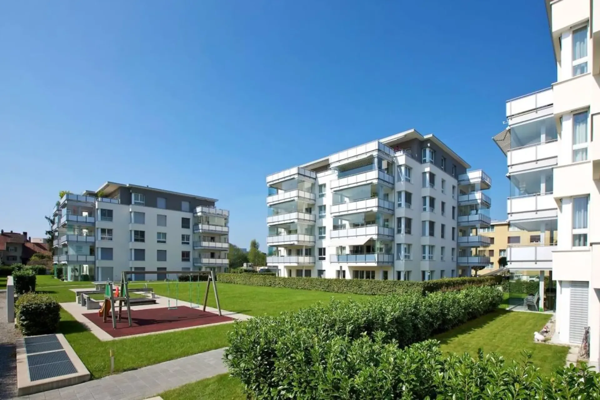 sehr zentral gelegene Wohnung mit grosszügigem, verglastem Balkon, inkl. 2 Garagenplätze