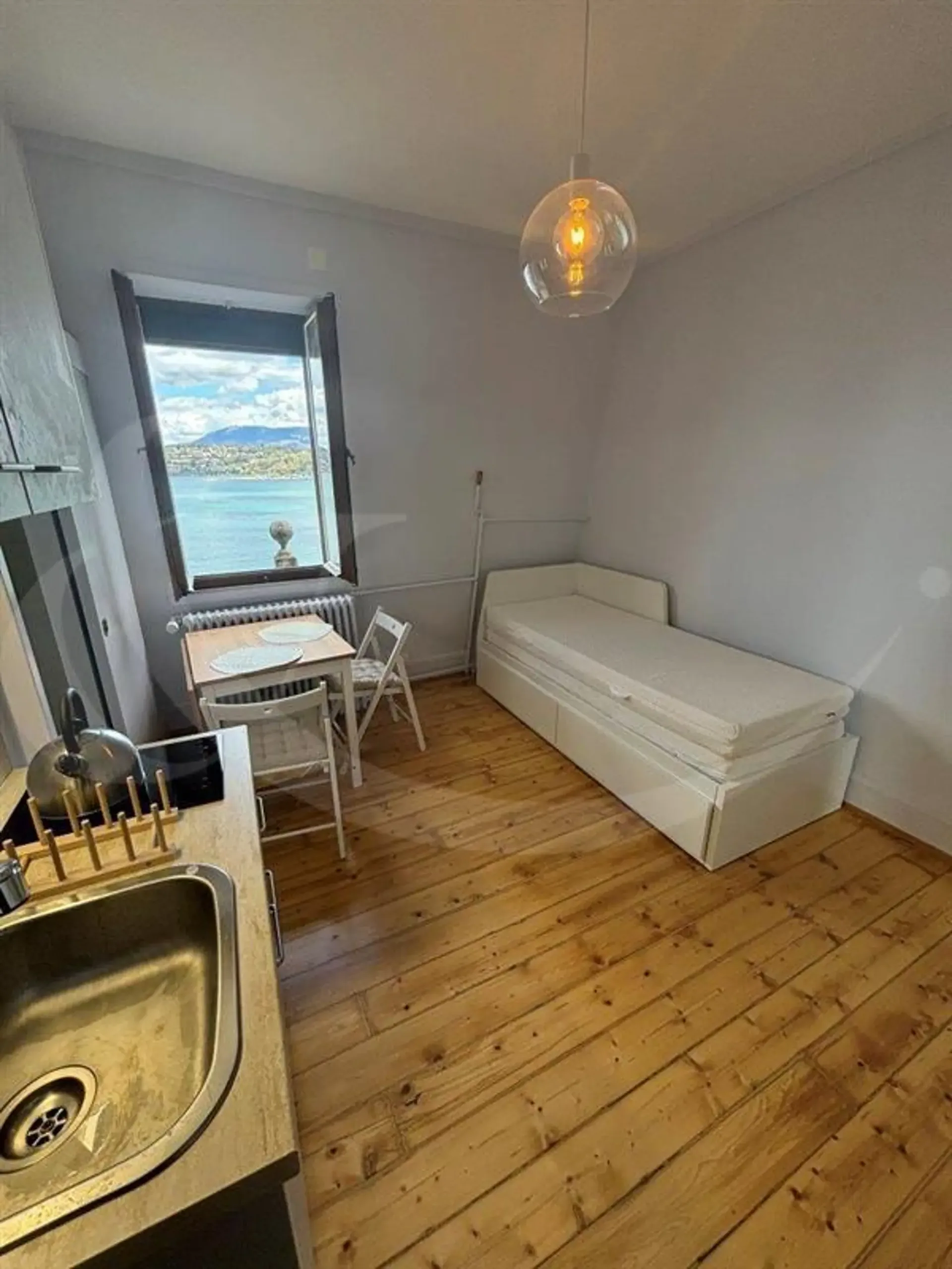 Quai Wilson 43, Fully Furnished Room