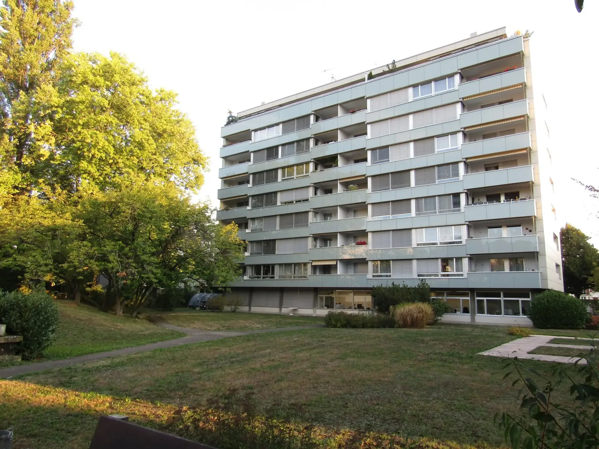 Helle 4.5-Zimmer-Wohnung mit Balkon und schöner Aussicht in Allschwil