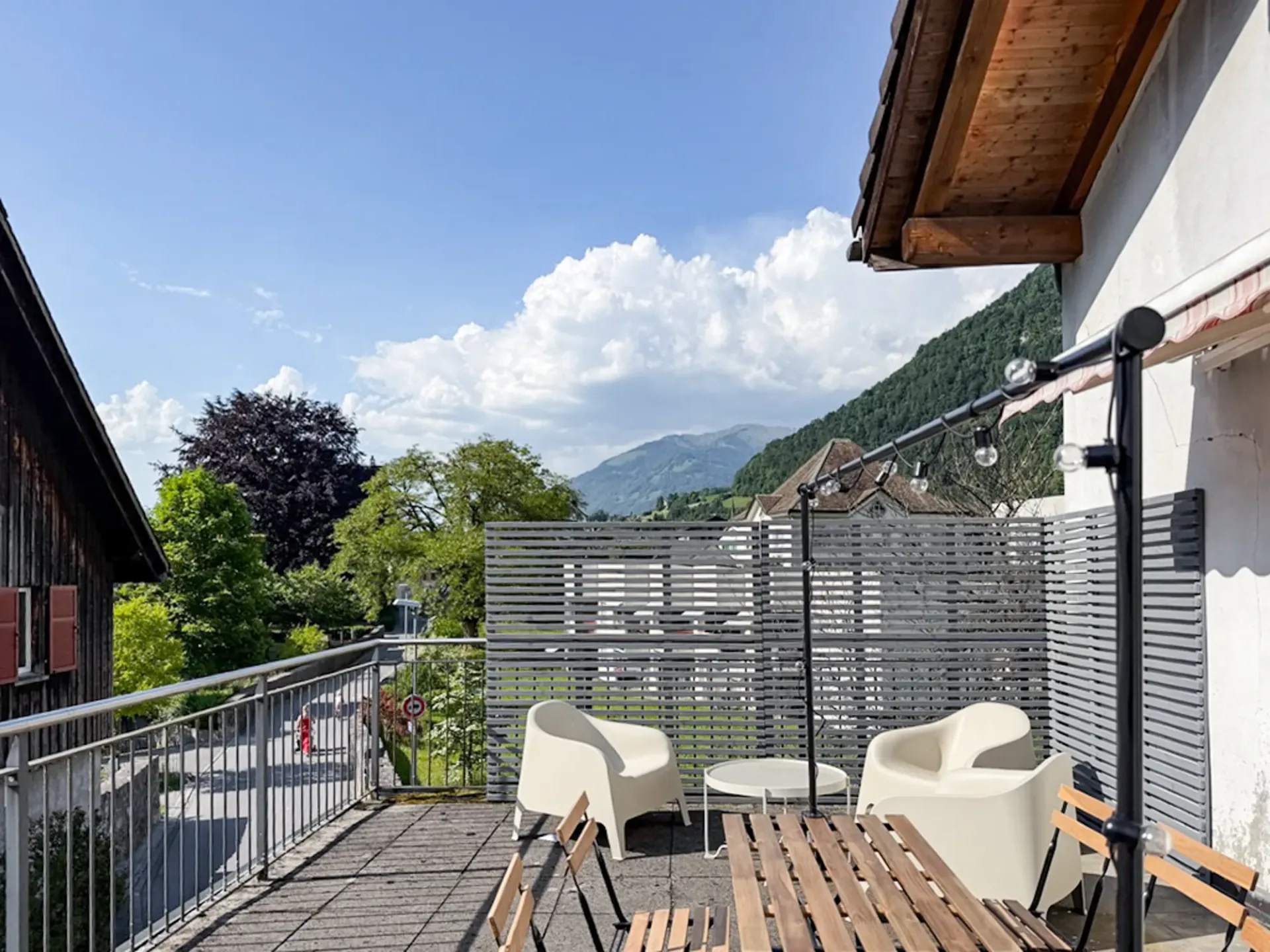 Furnished 3-room apartment in Mollis with mountain view