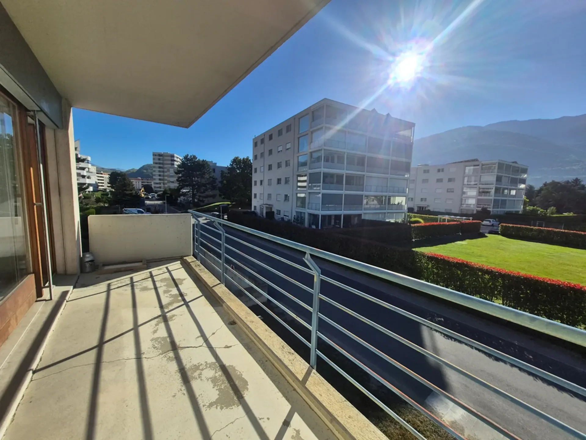 CONTHEY - SCHÖNES APPARTEMENT MIT GROßEM BALCON