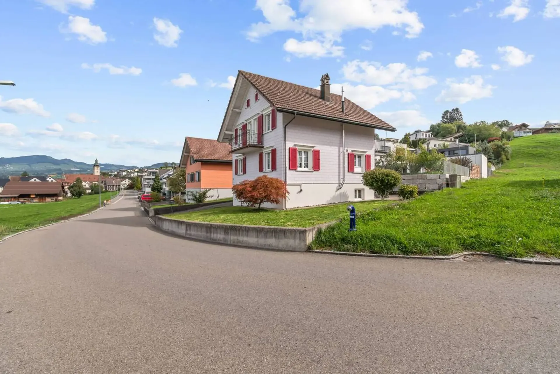 Rural living in a great location!