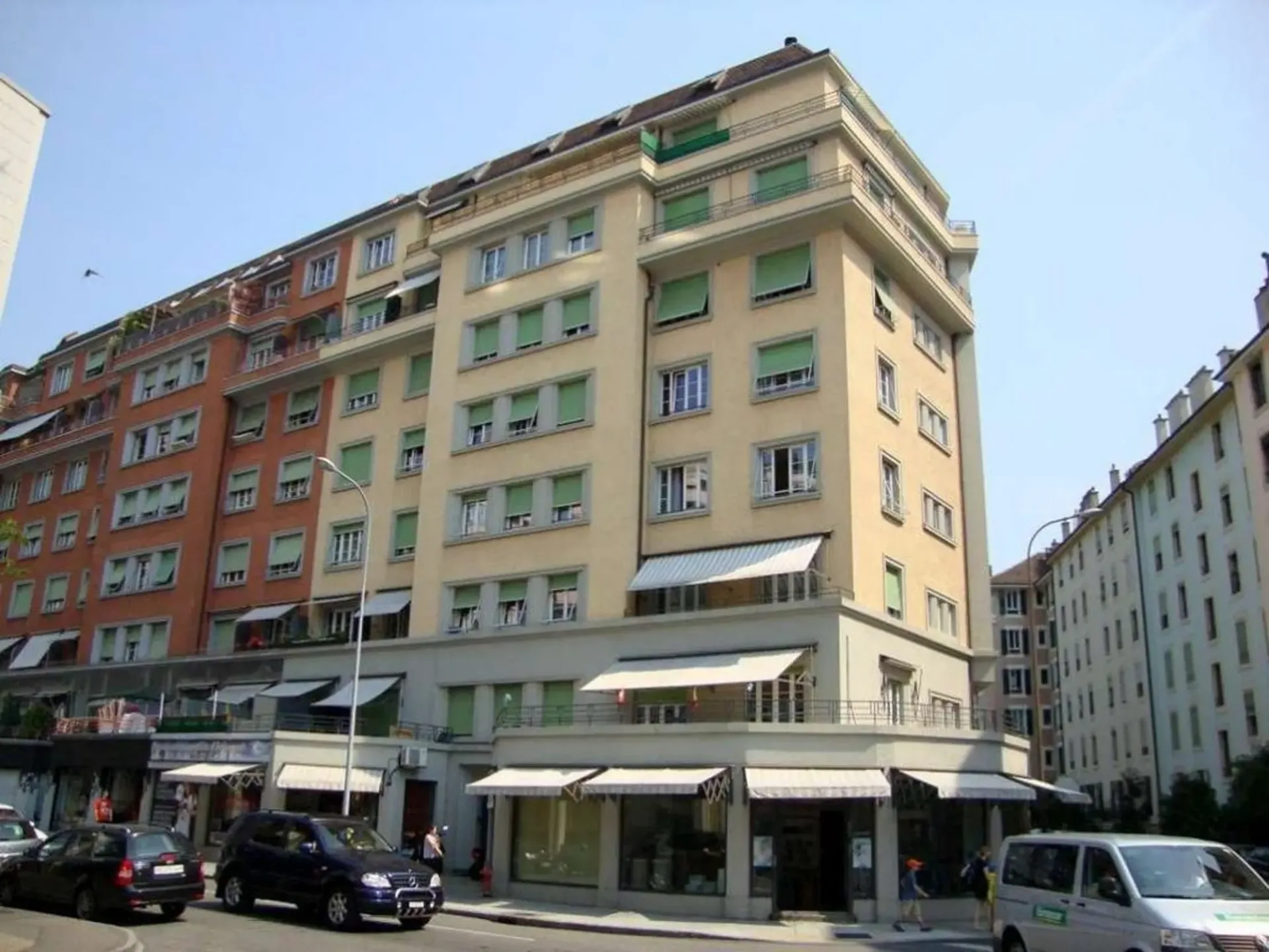 Charming 2.5-room apartment on the 2nd floor of an old-style building