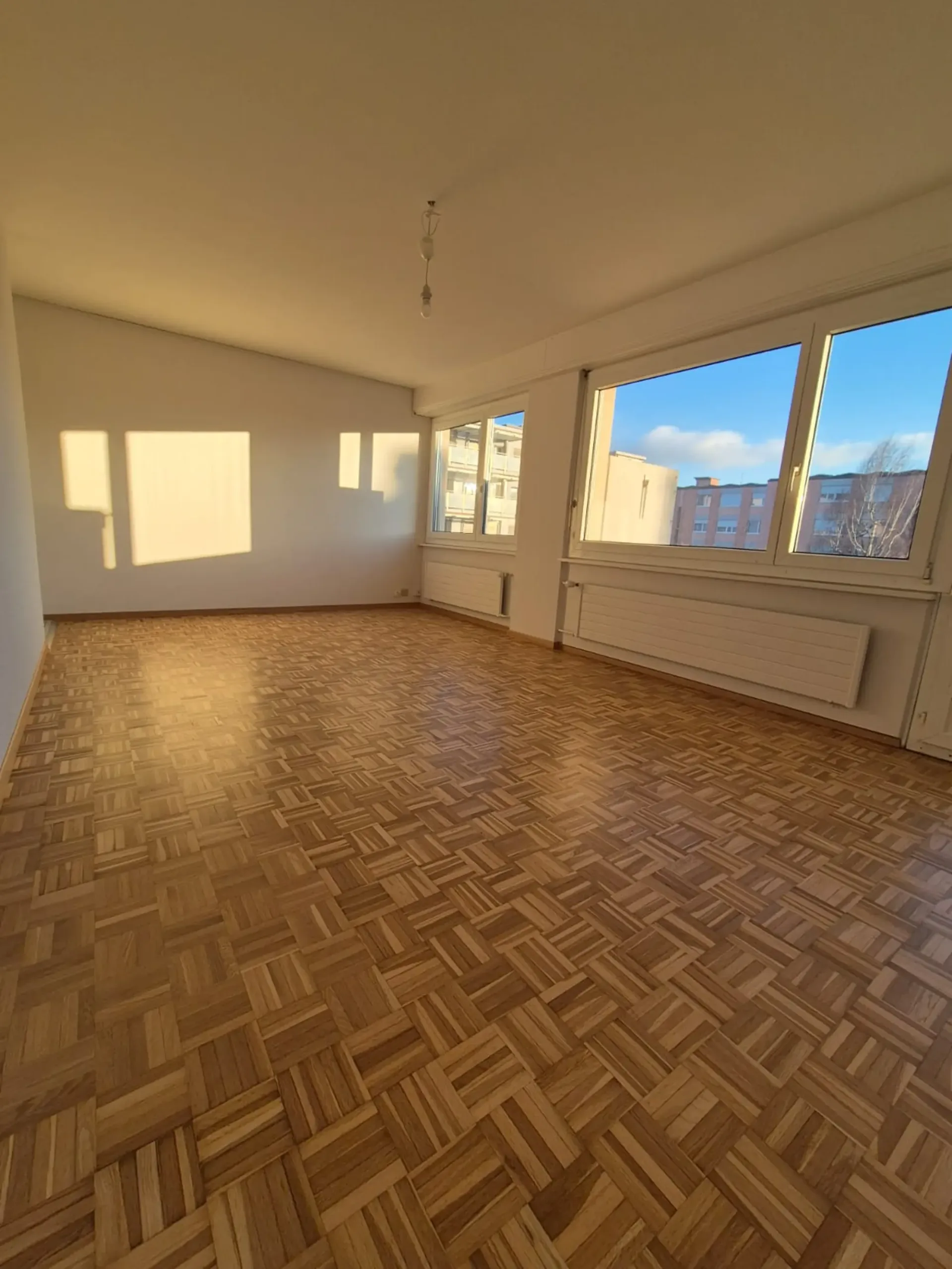 Wohnung mit 4,5 Zimmern im 2. Stock