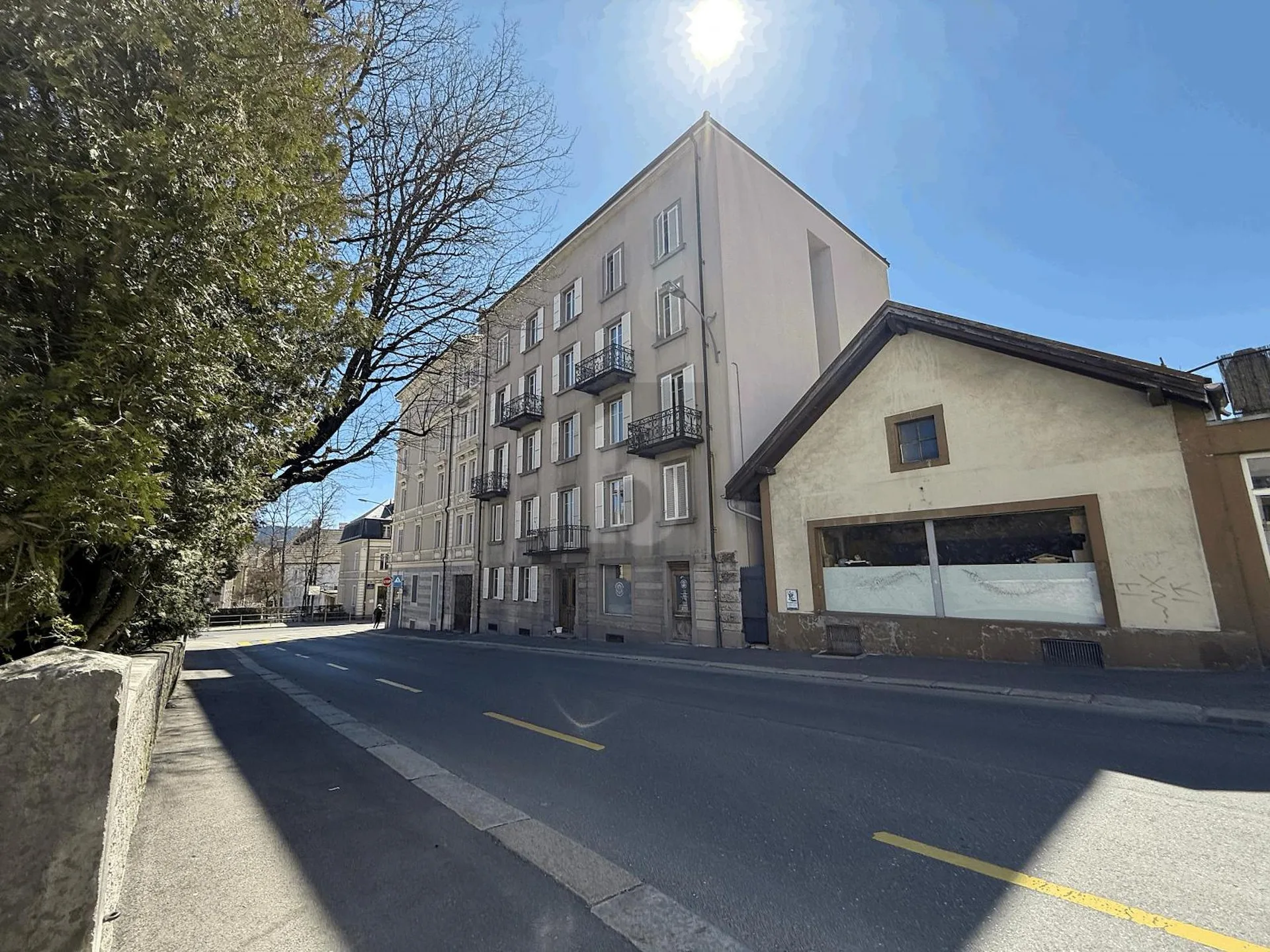 FAÇADE RÉNOVÉE AVEC CHAUFFAGE À DISTANCE