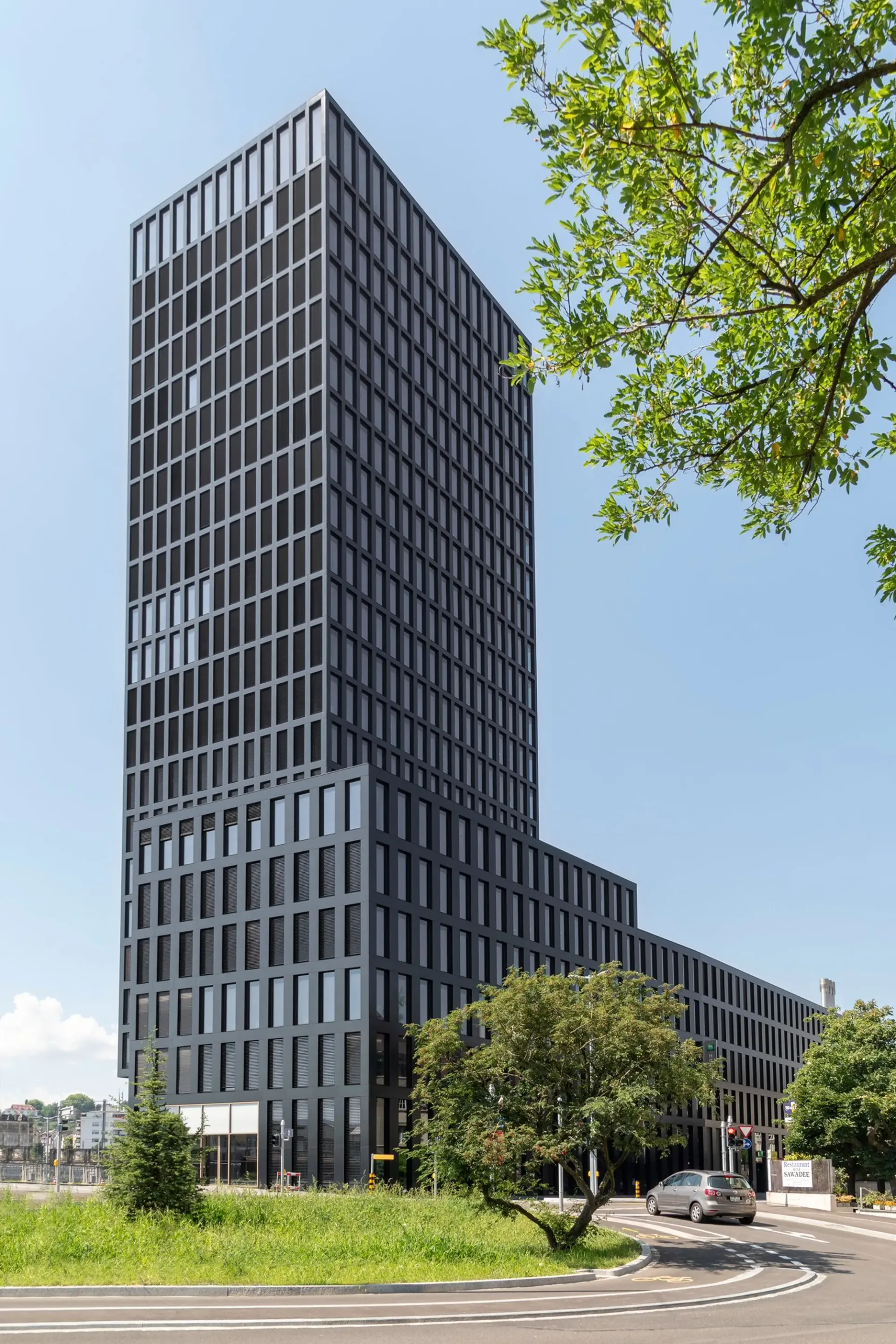 Hochwertige Büroflächen im Grosspeter Tower