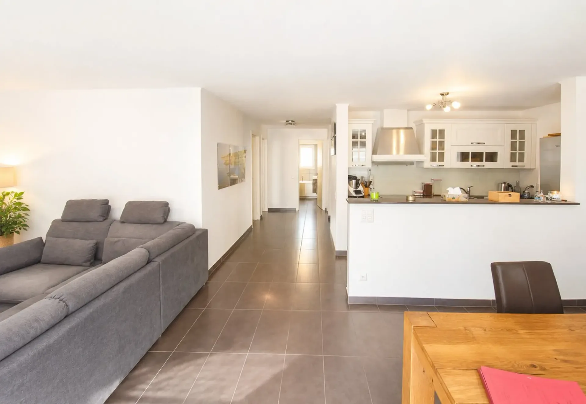HELLES 3.5 ZIMMER-WOHNUNG MIT GROßEM BALKON IN STABIO