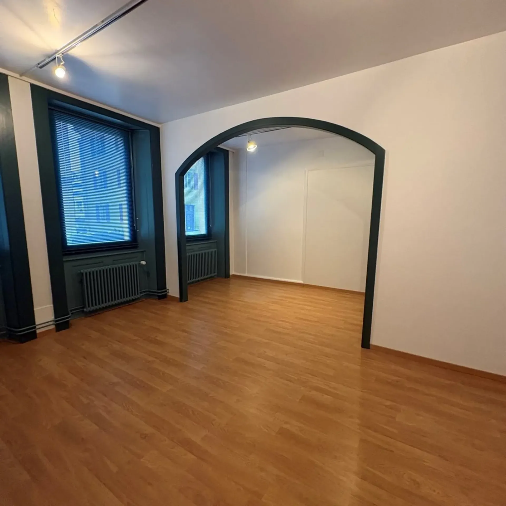 Zu Vermieten: kleiner Laden/ Lagerplatz im Erdgeschoss West