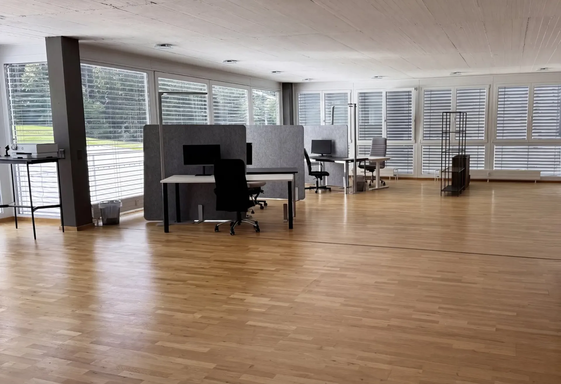 Möblierter Arbeitsplatz in stilvoller Bürogemeinschaft – Schindellegi (Höfe SZ)