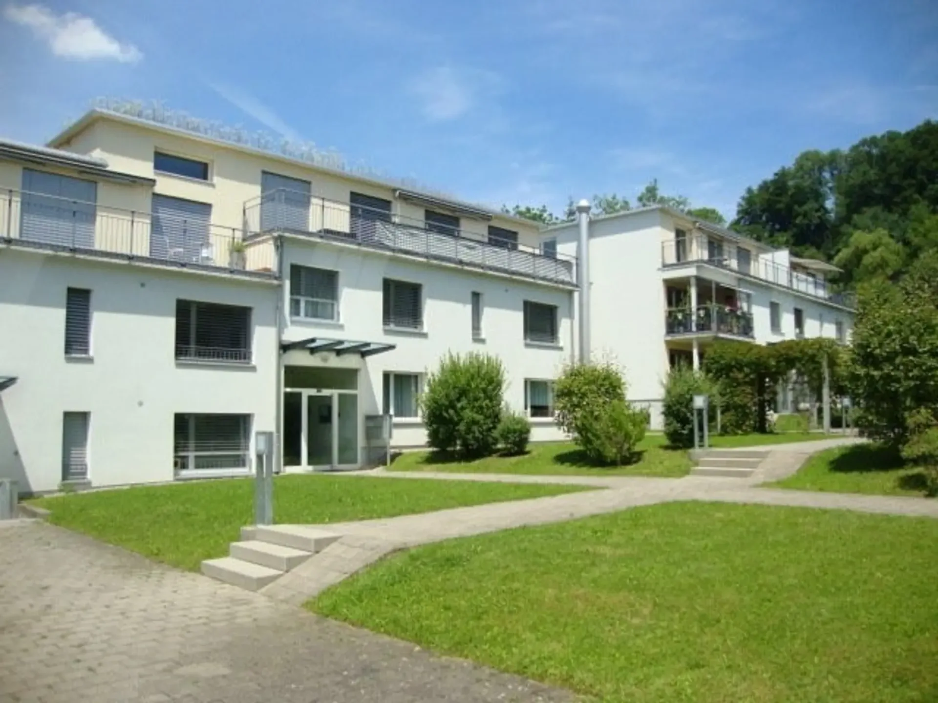 Einstellplatz in Männedorf zu vermieten