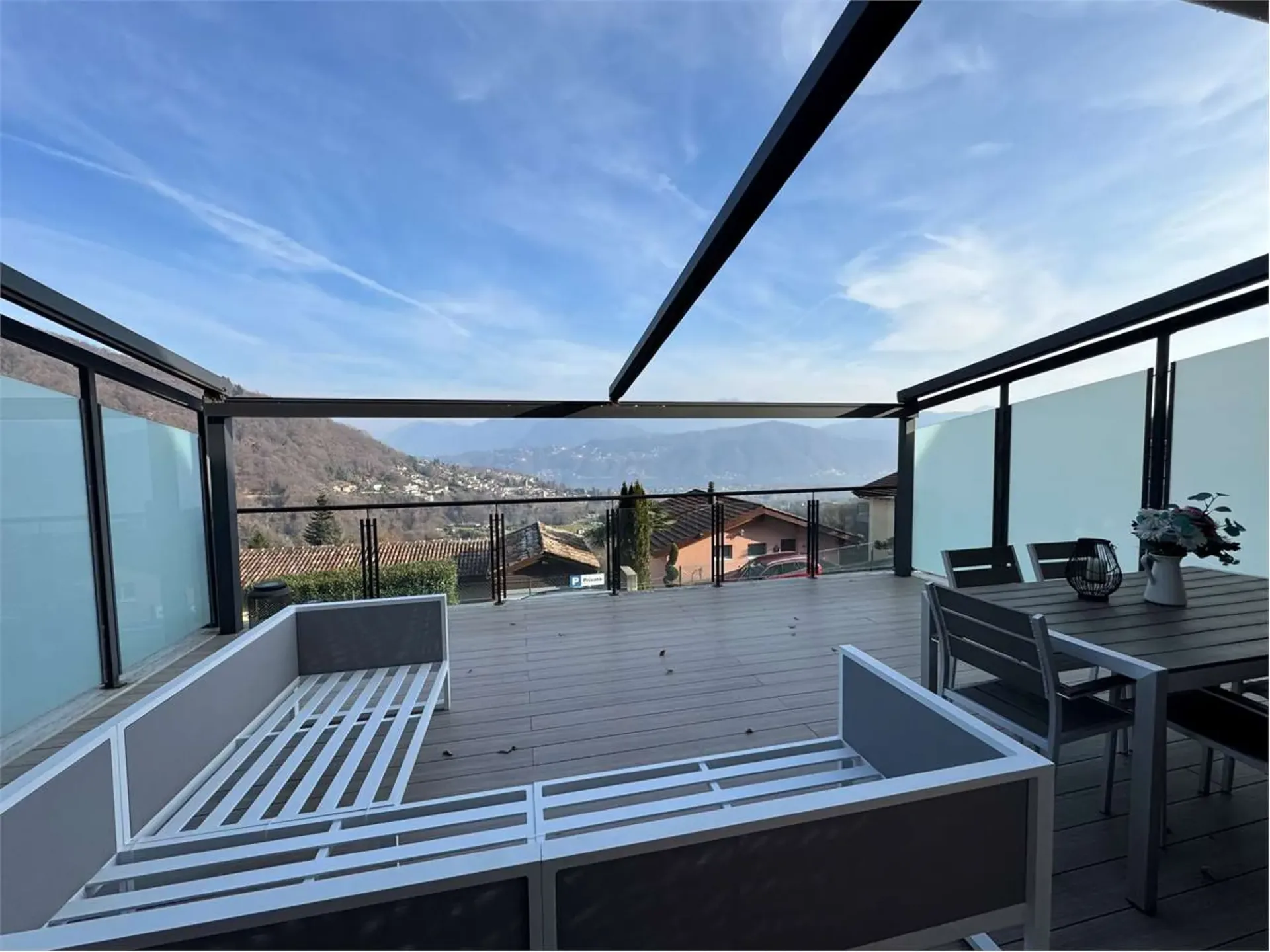 Triplex-Reihenhaus mit 4.5 Zimmern in Pura mit Seeblick und grüner Umgebung
