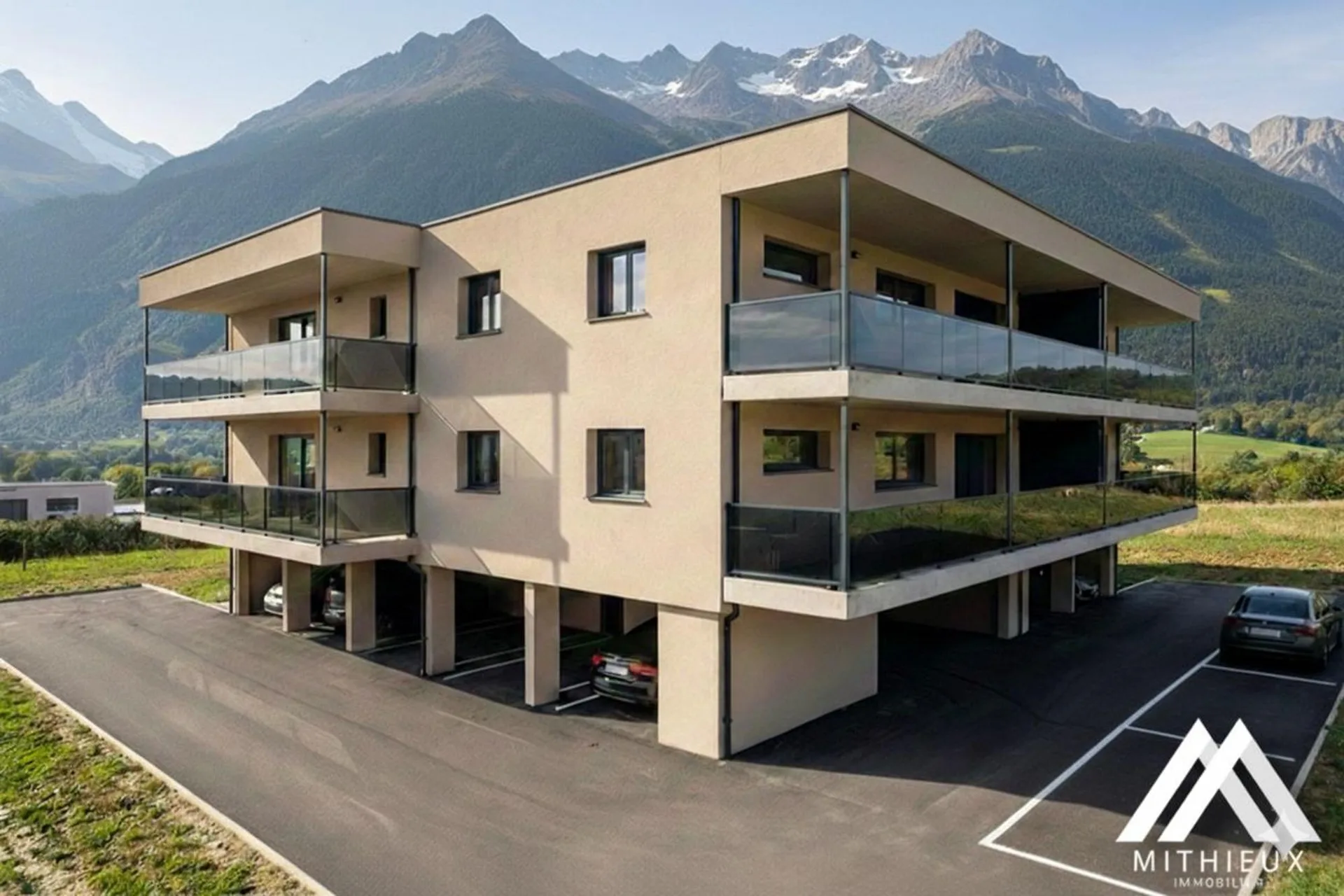 4,5 Zimmer-Wohnung mit hochwertiger Ausstattung zu vervollständigen nach Ihren Vorlieben + 2 Parkplätze!