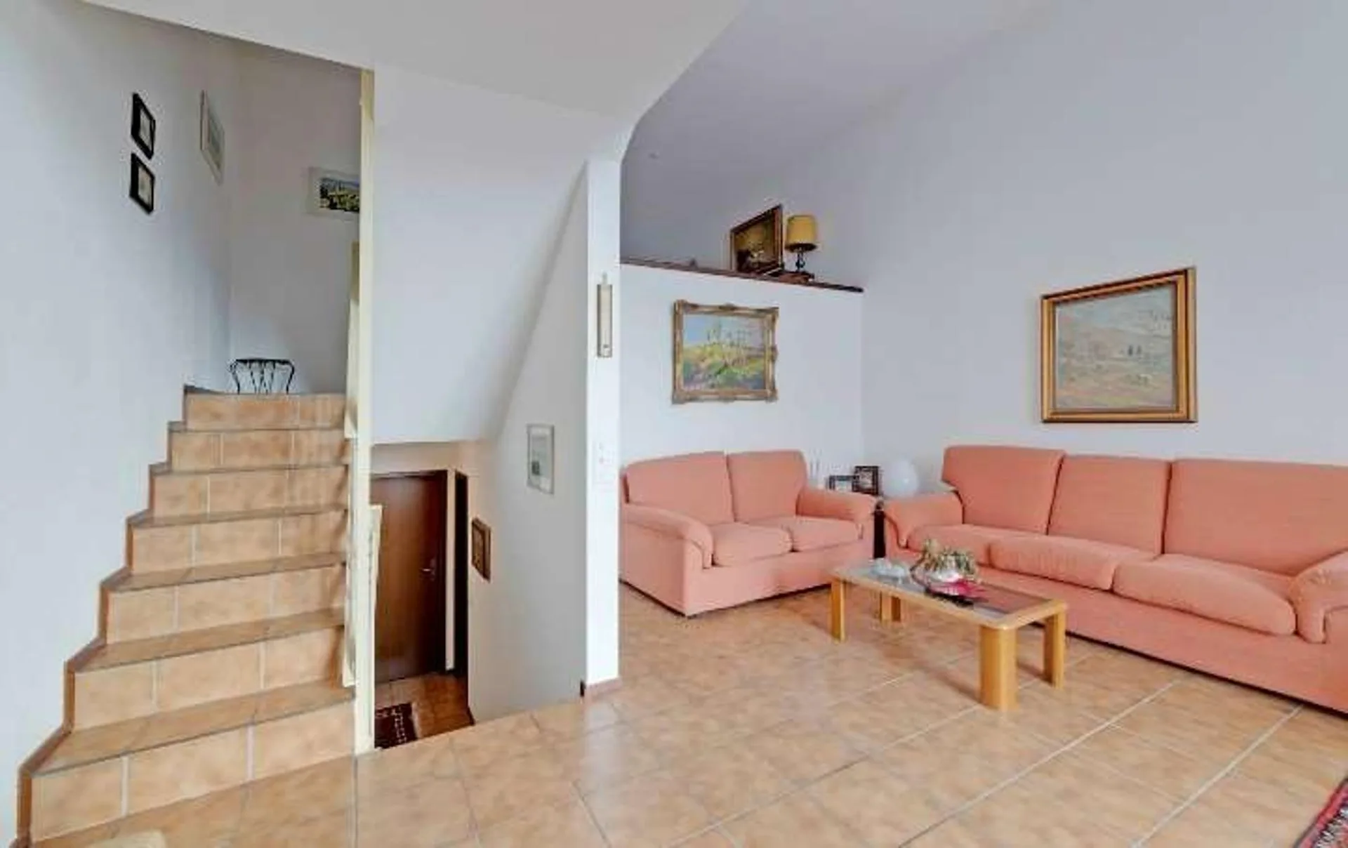 Seseglio (Chiasso) - Villetta a schiera con giardino privato in contes