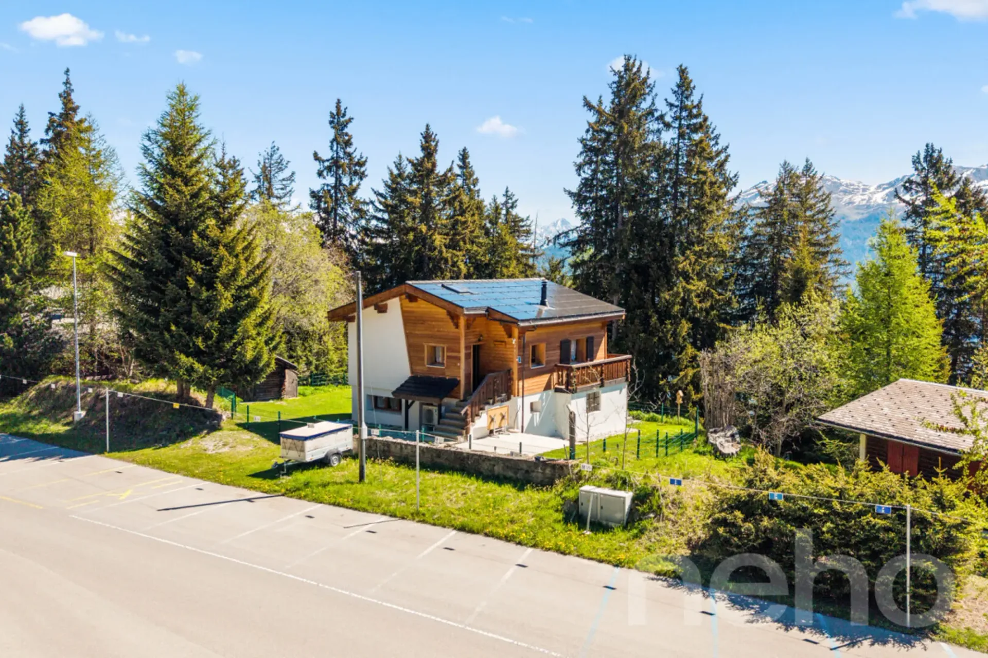 Chalet luminoso con sauna, jacuzzi e accesso diretto alle piste da sci