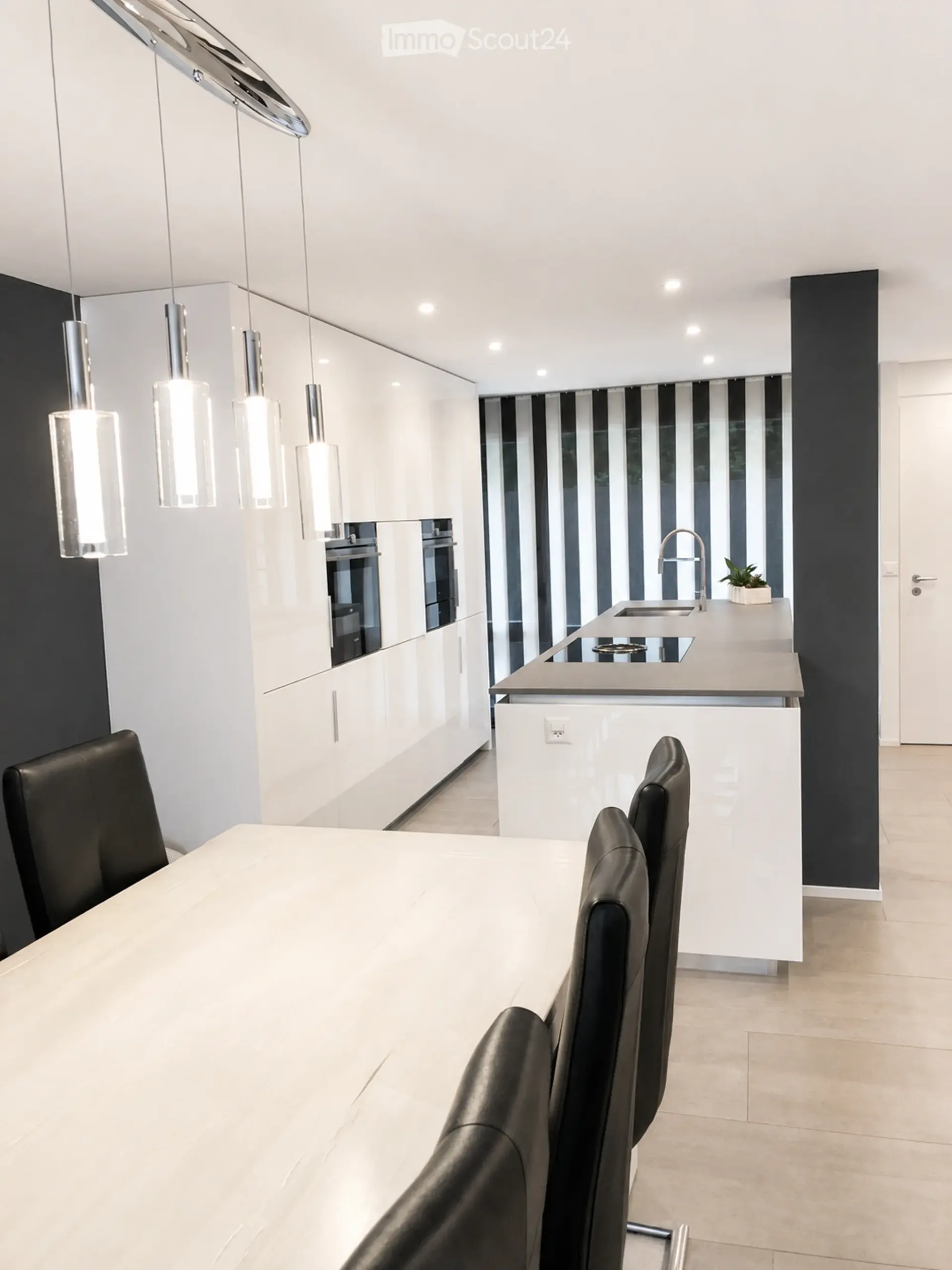 modernes 5-Zimmer-Reihenhaus am Waldrand in Zürich-Höngg - ruhig und stadtnah