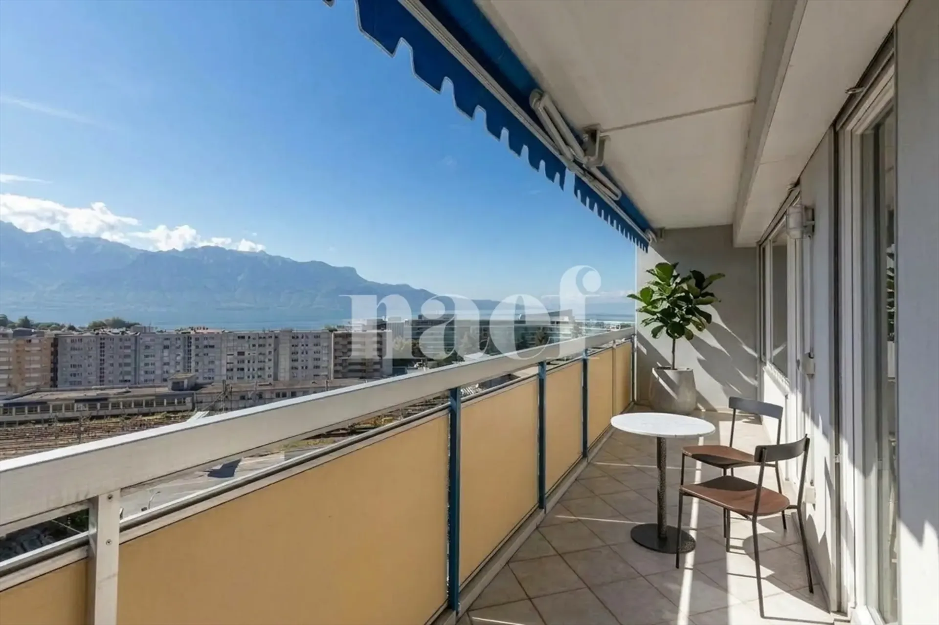 Appartamento 4.5 locali con vista sul lago e due grandi balconi in vendita a Corsier-sur-Vevey