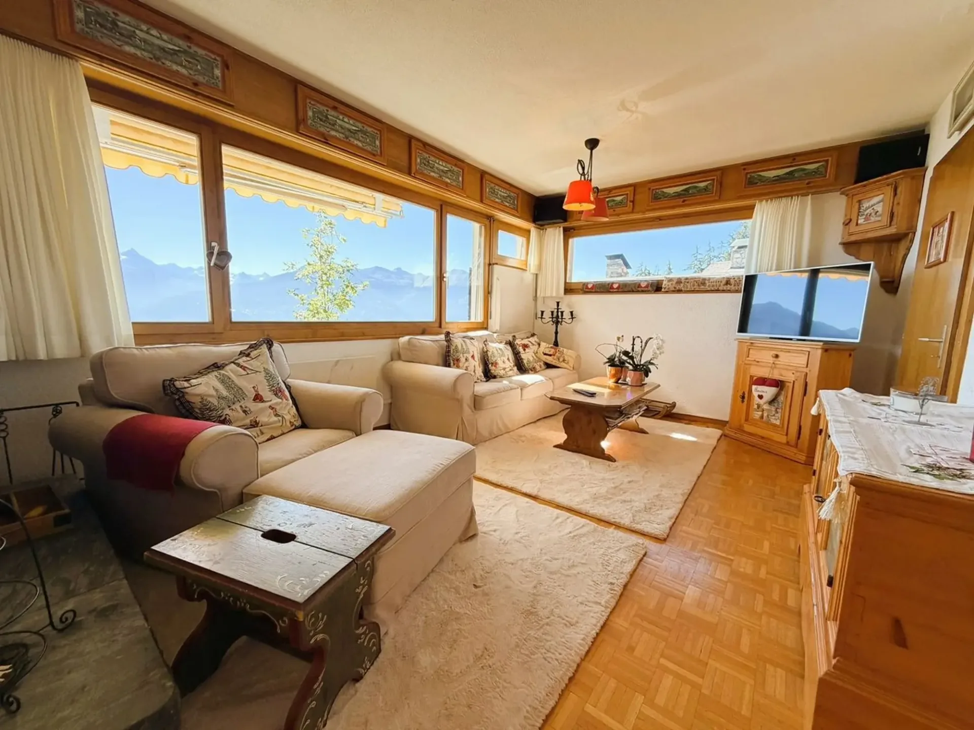 Zur Saison: Prachtiges Duplex mit 4.5 Zimmern - Geräumig und hell - Ruhige Lage - Superbe Aussicht