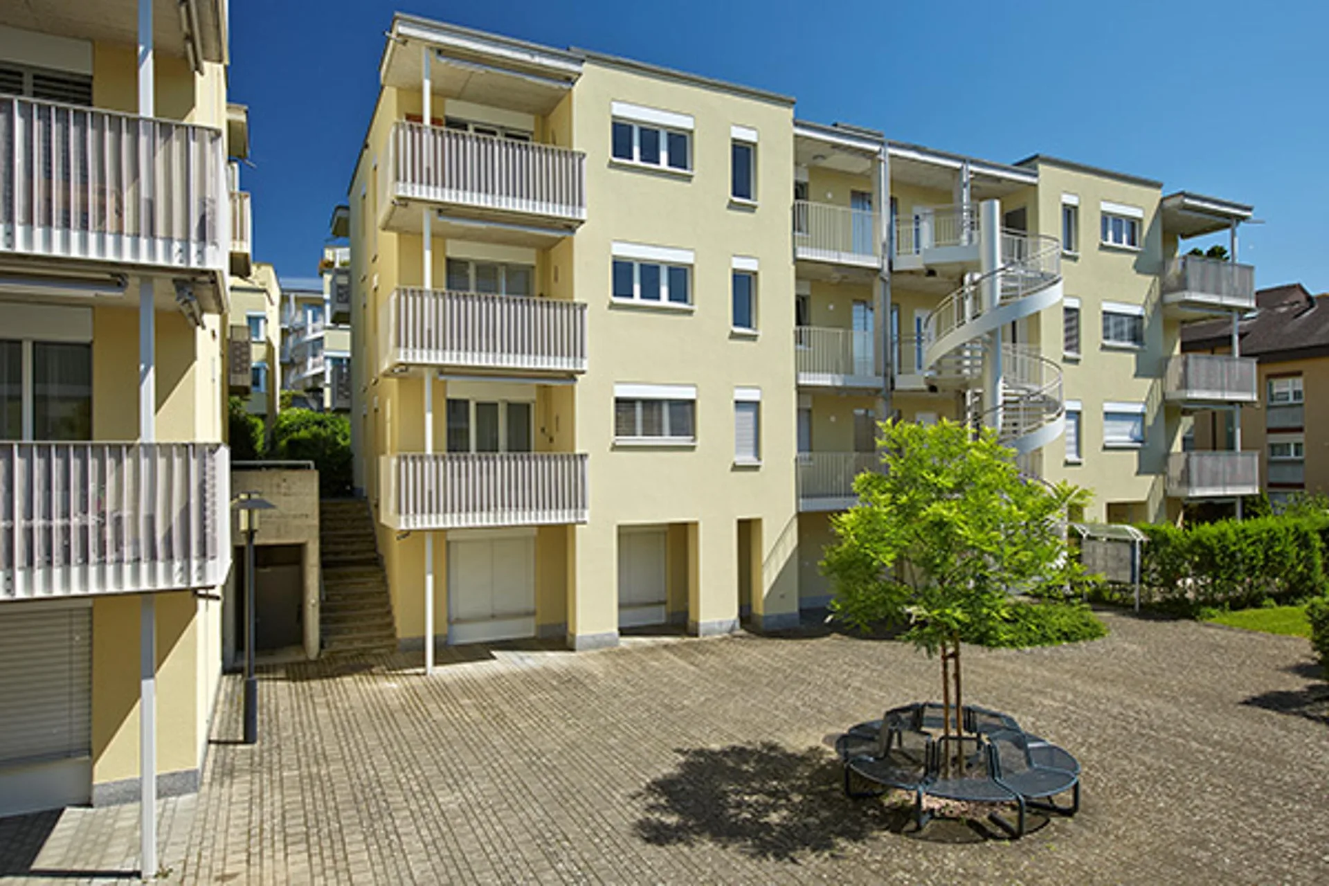 Large modern apartment with balcony in a preferred residential area