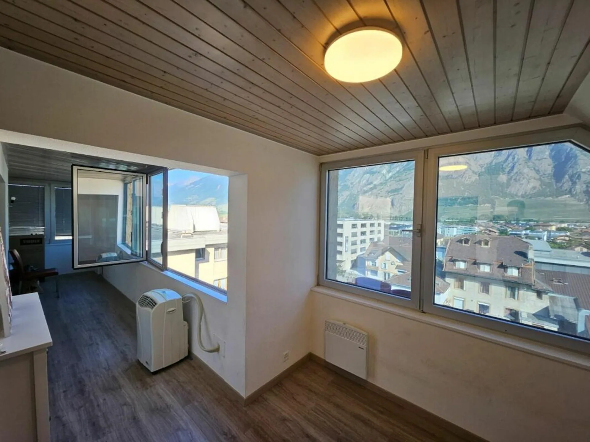 Wohnung mit 5.5 Zimmern im Zentrum von Saxon