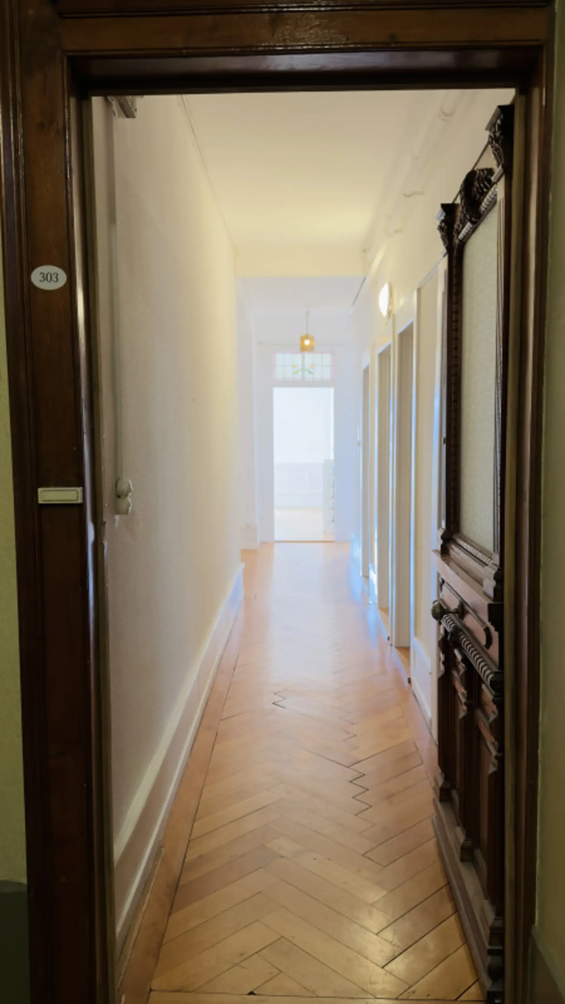 Prachtvolle 4-Zimmer-Wohnung mit Charakter - Premium-Lage in der Nähe des Bahnhofs