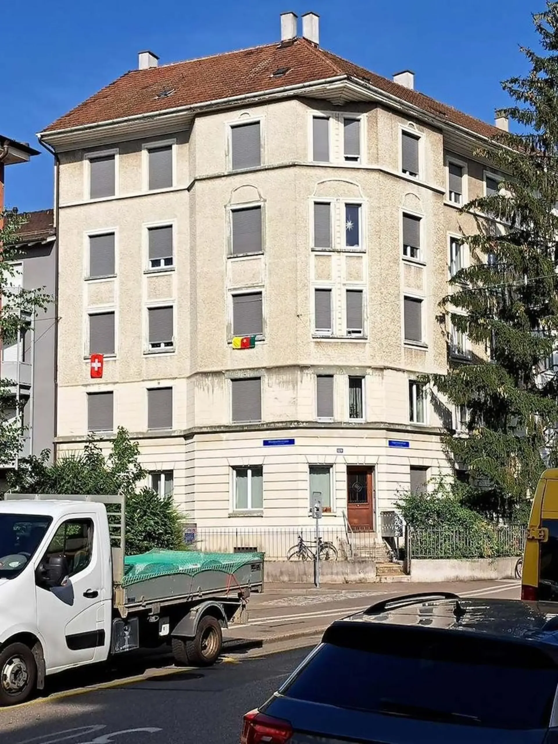Apartment in old building near Felix Platter Hospital