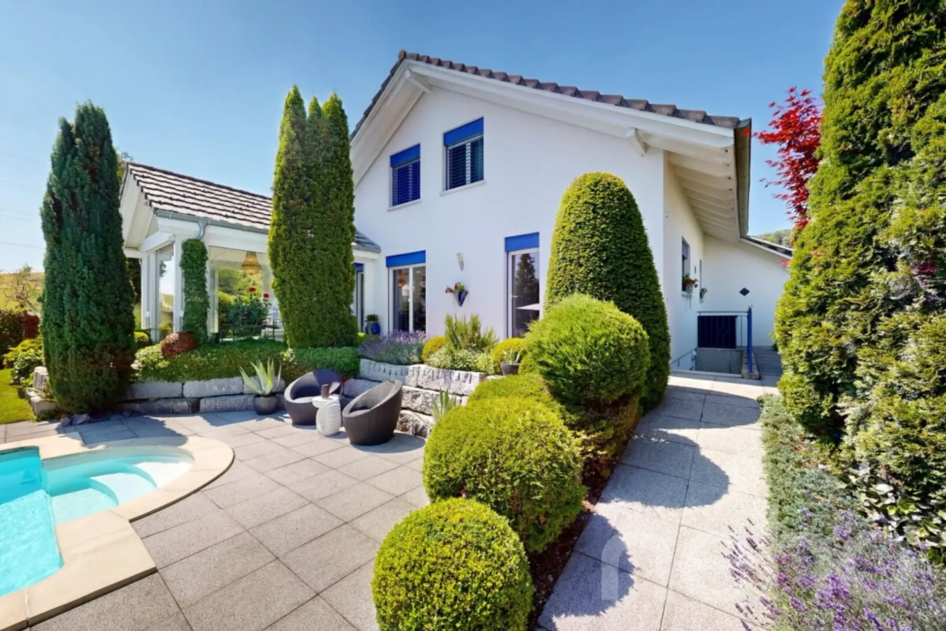 Stilvolles Zuhause mit unverbaubarer Aussicht und Pool