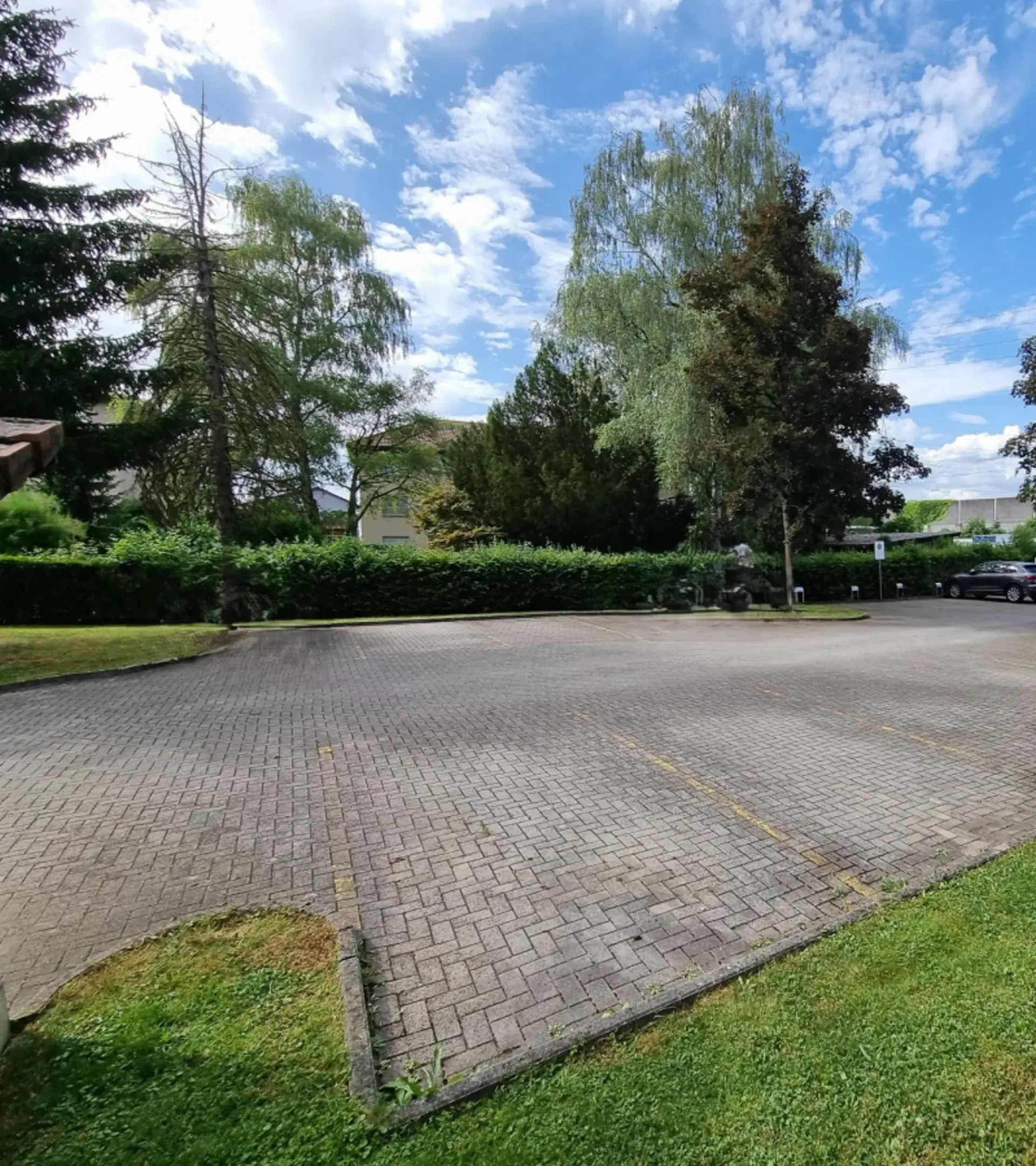 Aussenparkplatz in Eiken zu vermieten