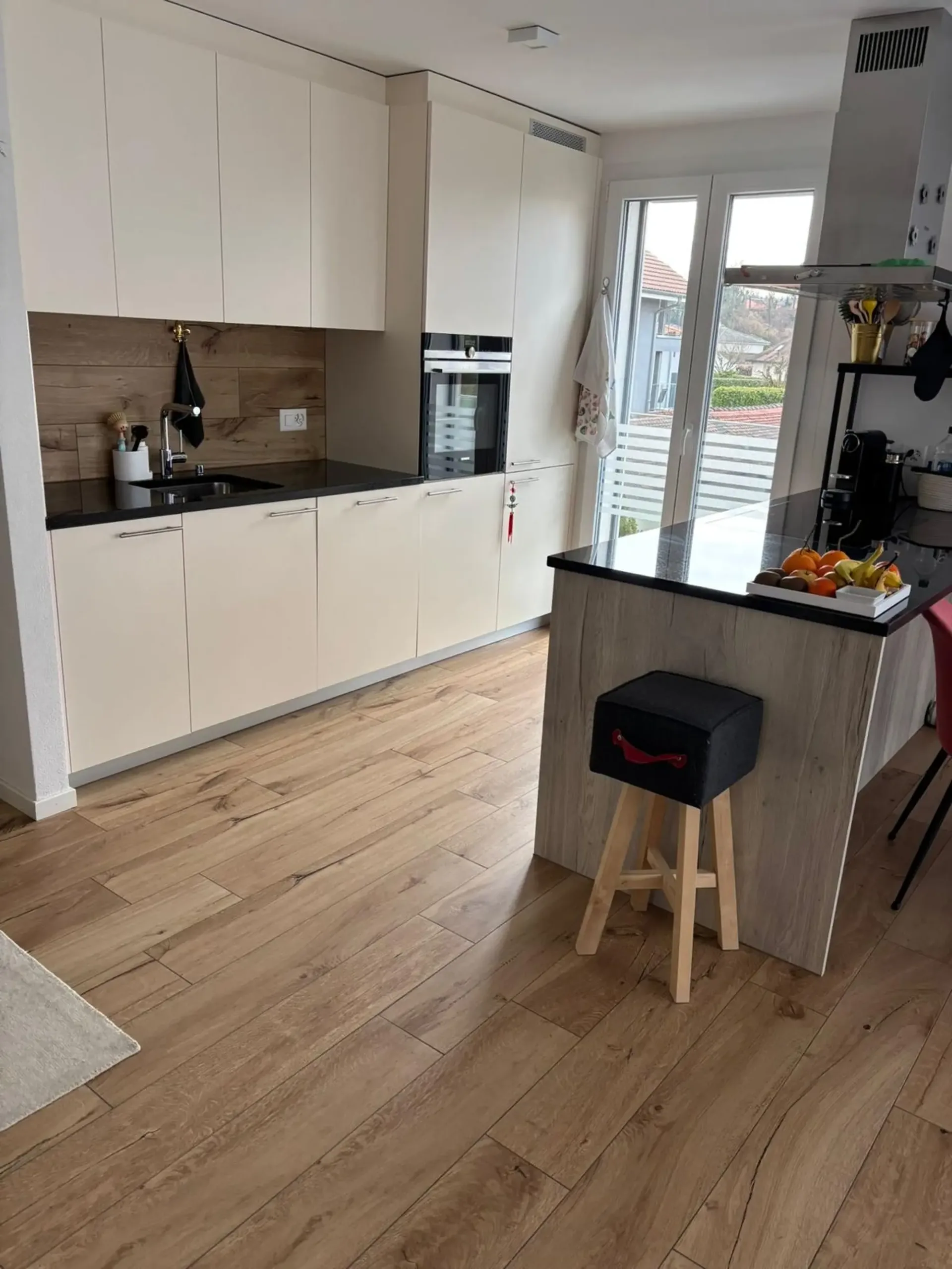 Prächtige 4.5-Zimmer-Wohnung mit Balkon in Gampelen