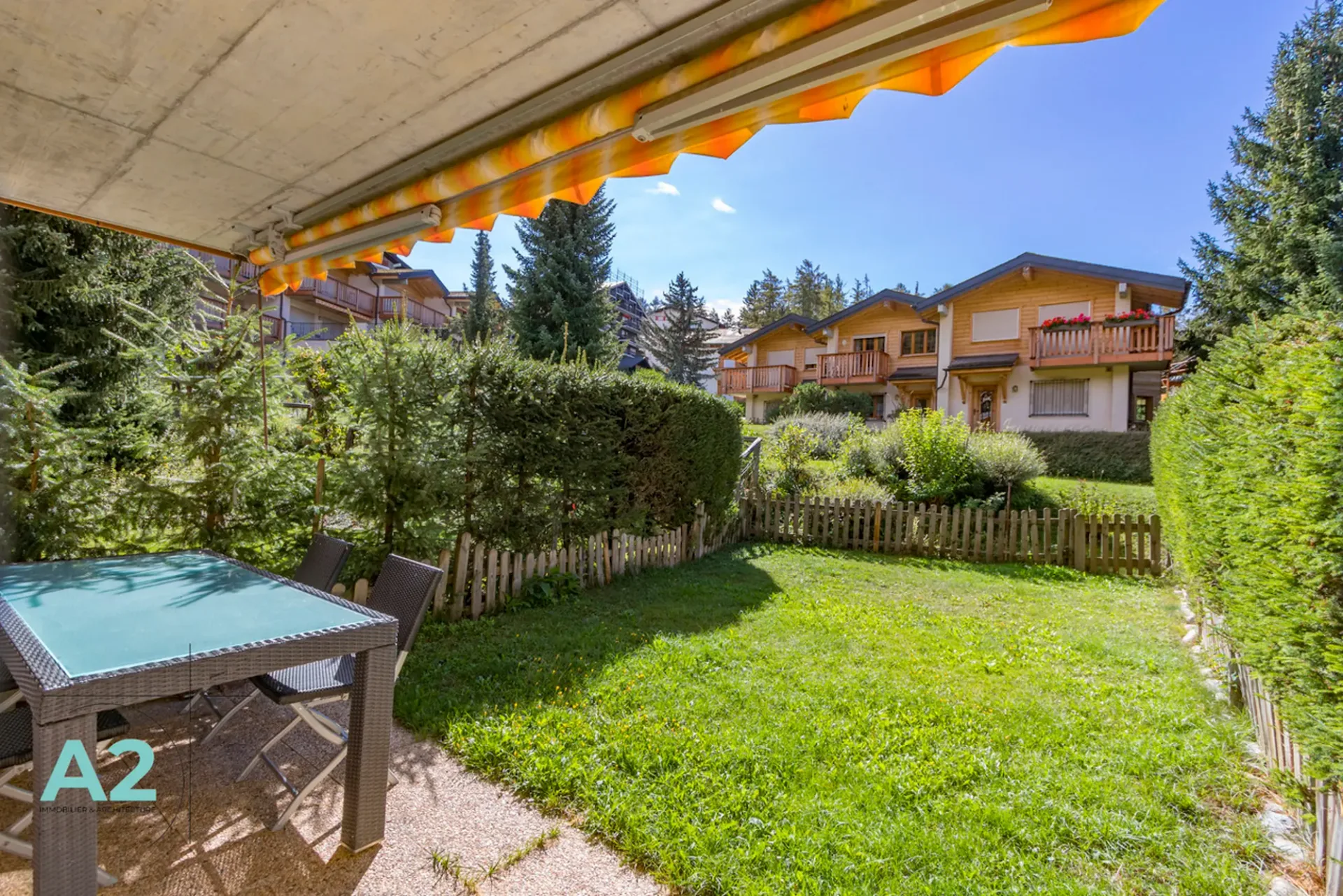LOCATION SEMAINE / SAISON CHALET MITOYEN AVEC JARDIN PROCHE DU REGENT